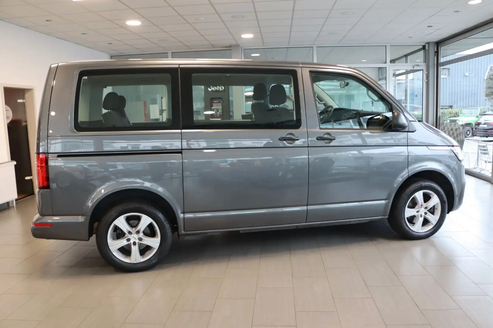 Volkswagen T6 Multivan Autom./Navi/Klima/Tempomat/Garantie Grijs - 2