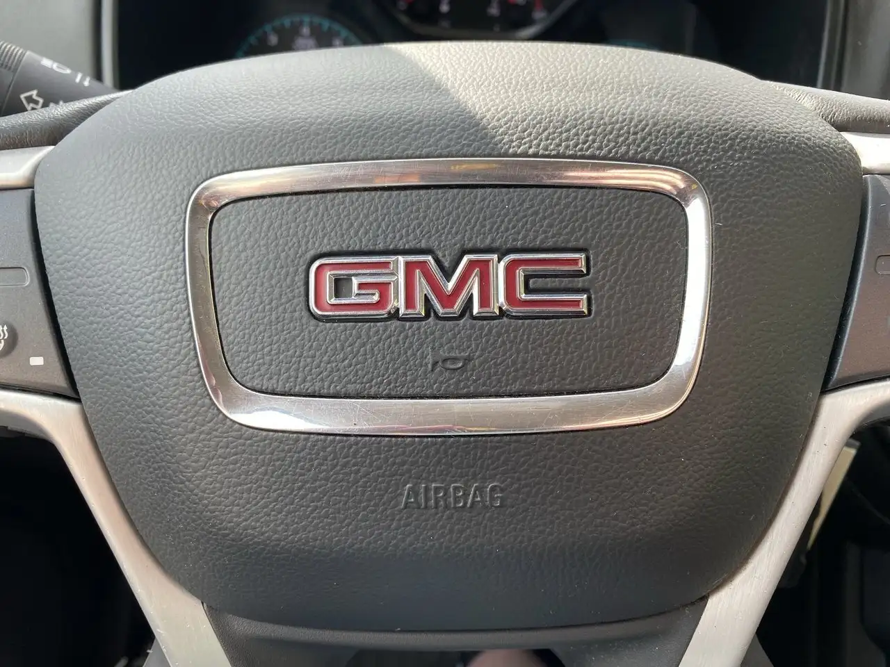 GMC Canyon photo GMC Canyon
