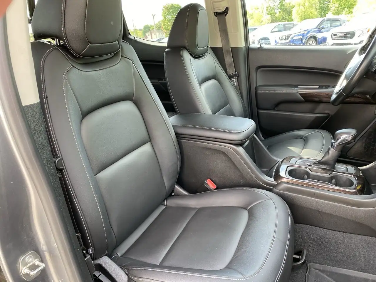 GMC Canyon photo GMC Canyon