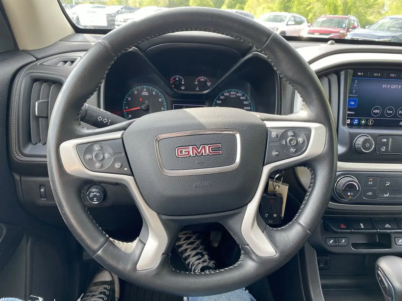 GMC Canyon photo GMC Canyon