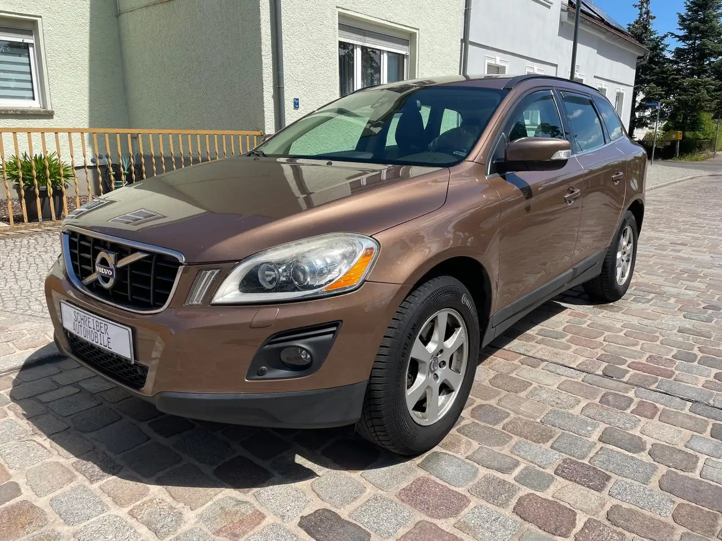 Volvo XC60 SUMMUM / AWD / 8x Reifen / SHZ / AHK / KLIMA Brown - 1