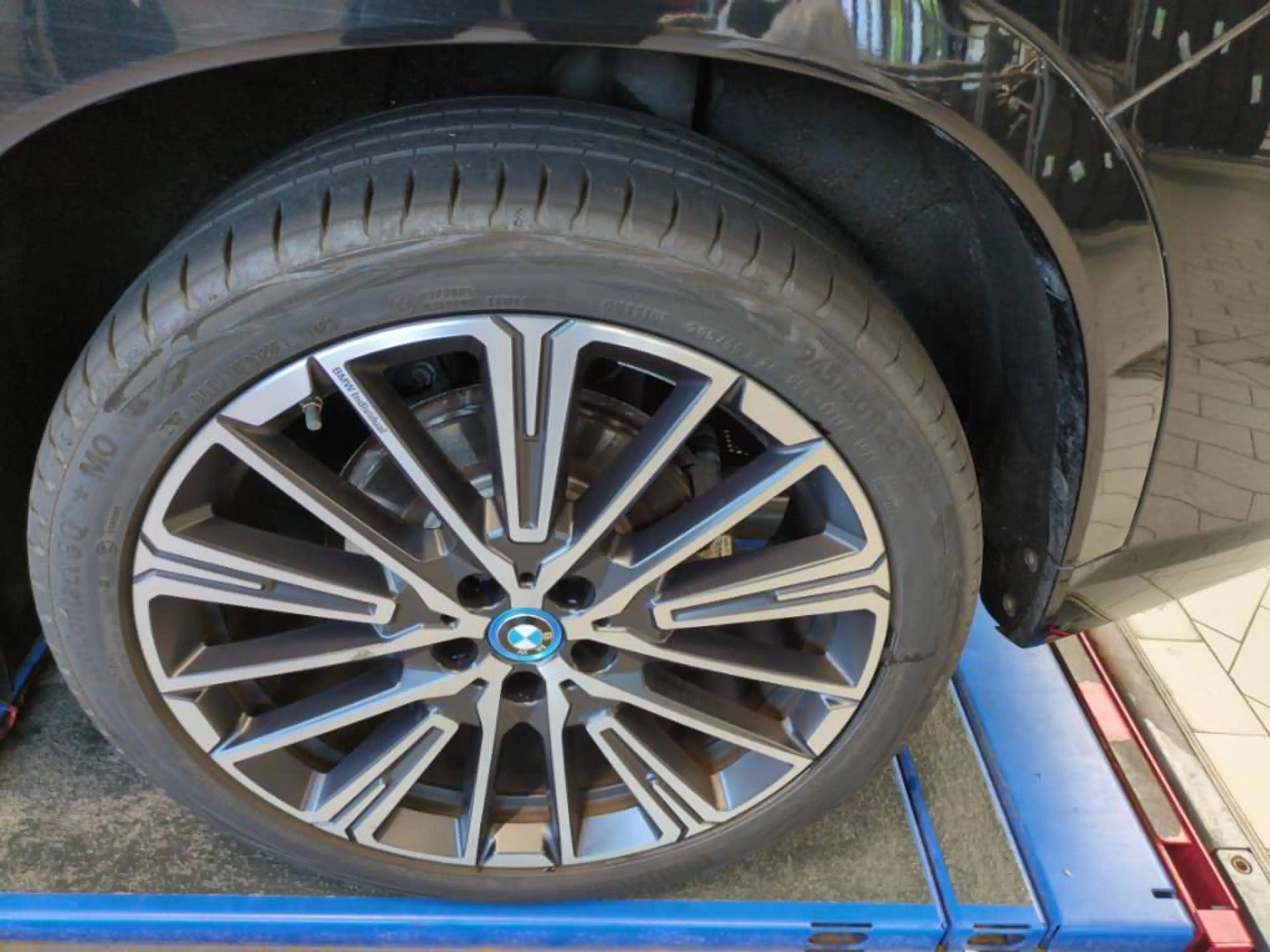 BMW iX1 30 xDrive M Sport AHK/PANO/HUD/360/MASSAGE/MMRY — photo 3