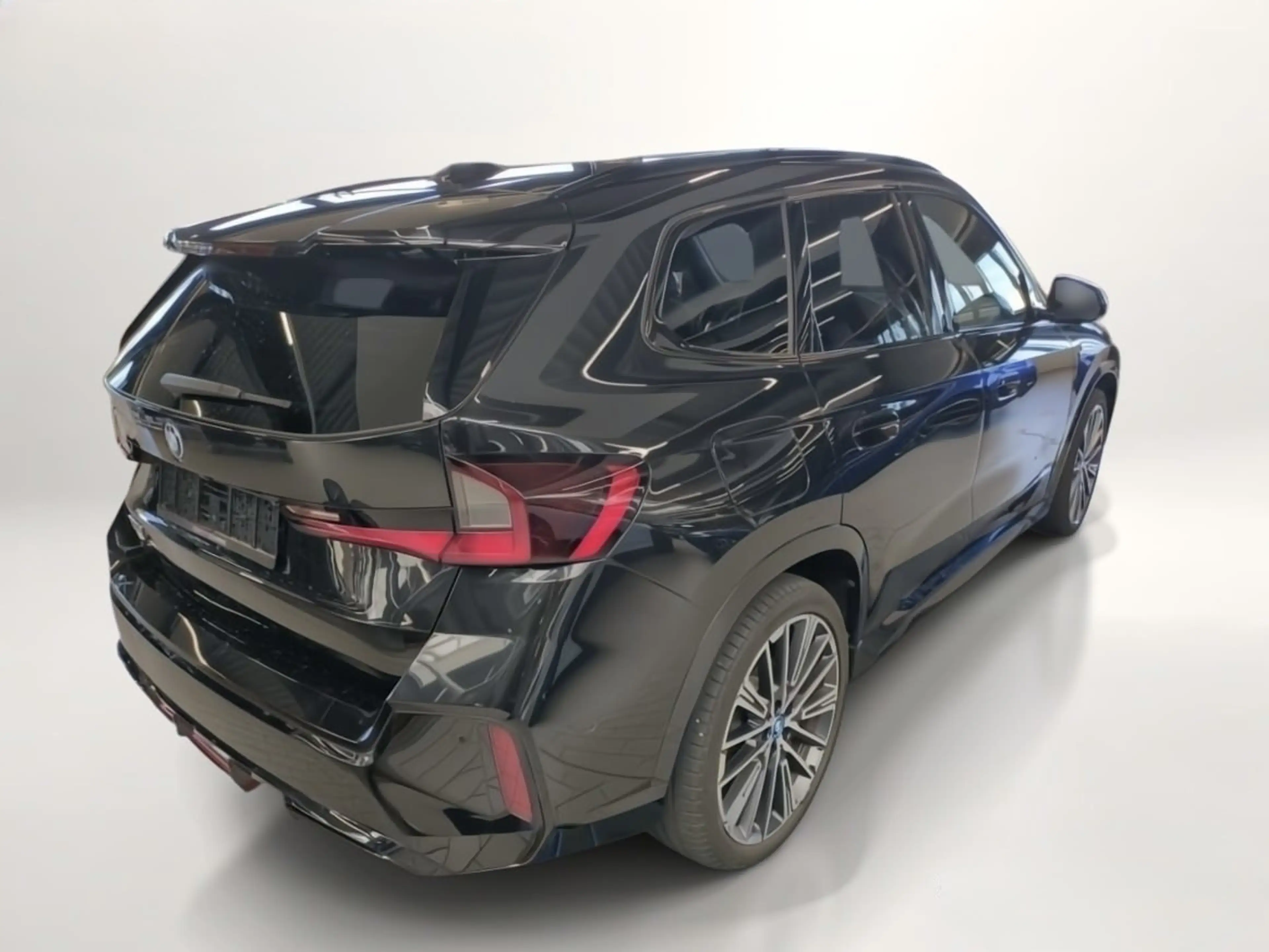 BMW iX1 30 xDrive M Sport AHK/PANO/HUD/360/MASSAGE/MMRY — photo 2
