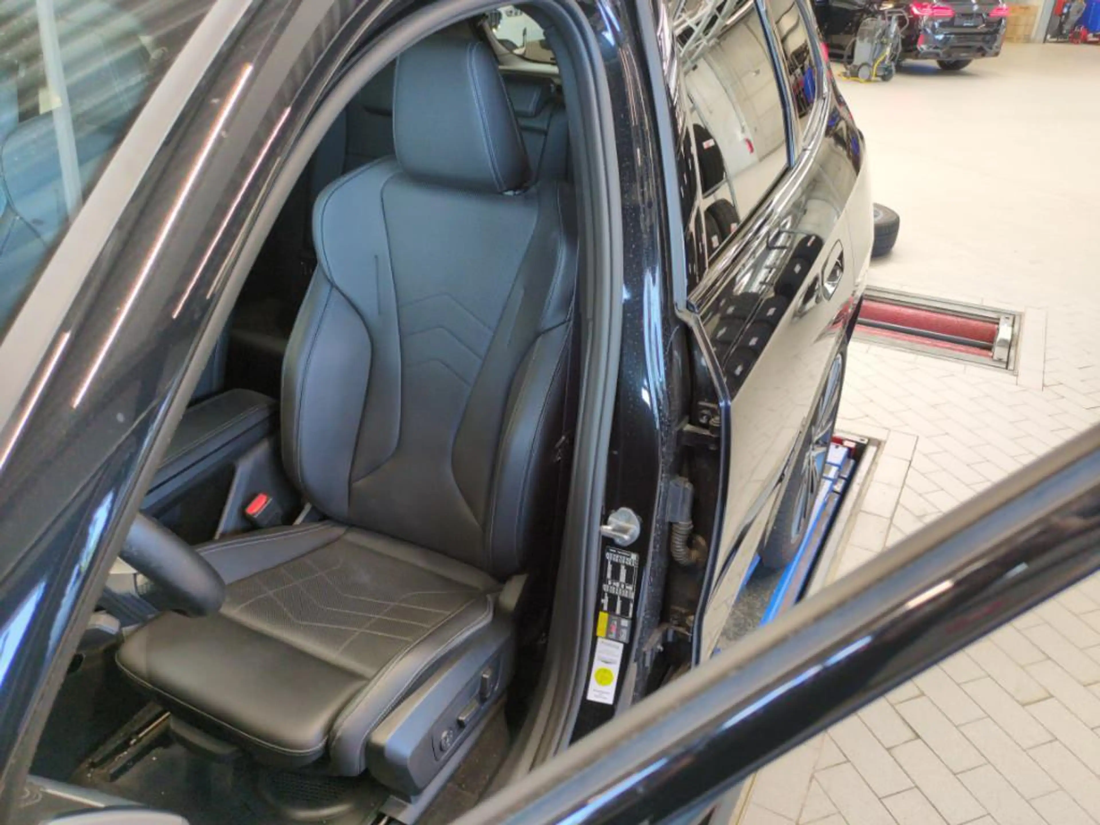 BMW iX1 30 xDrive M Sport AHK/PANO/HUD/360/MASSAGE/MMRY — photo 4