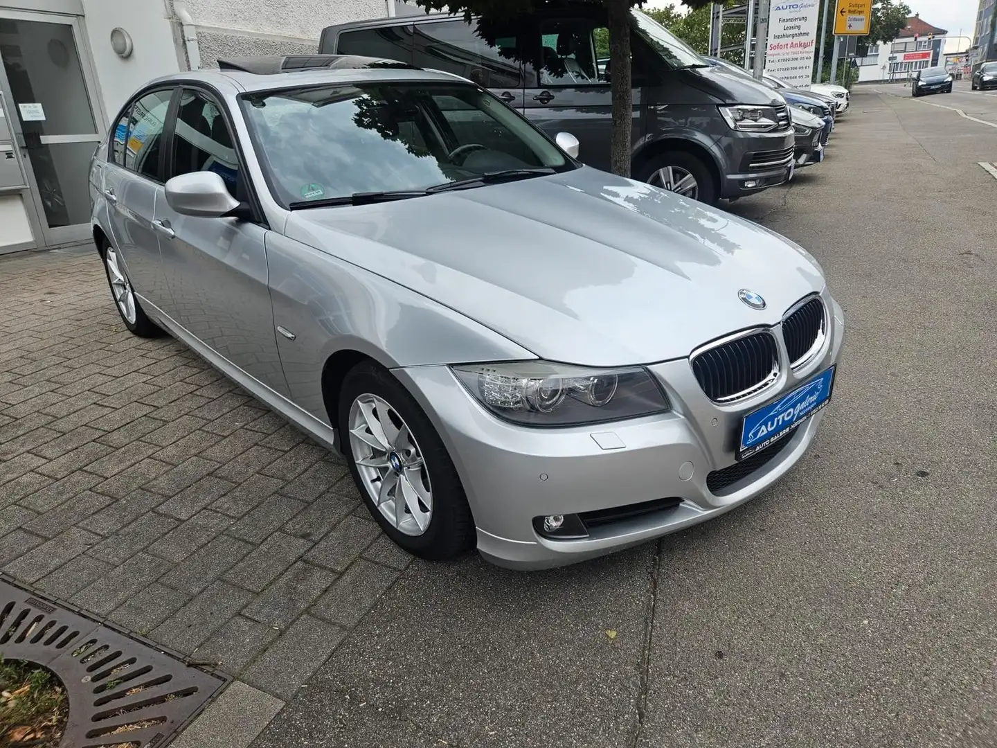 BMW 318 i Limousine /Navigation/Kamera/Schiebedach/ Silber - 2