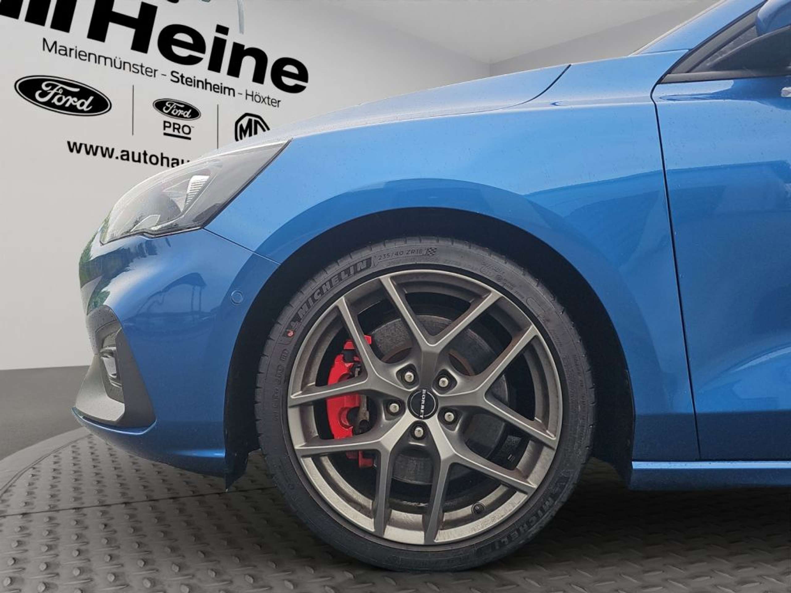 Fahrzeugabbildung Ford Focus 2.3  ST PERF.-PAKET+iACC+TWA+B&O+RFK+ - mit KI generiert/bearbeitet