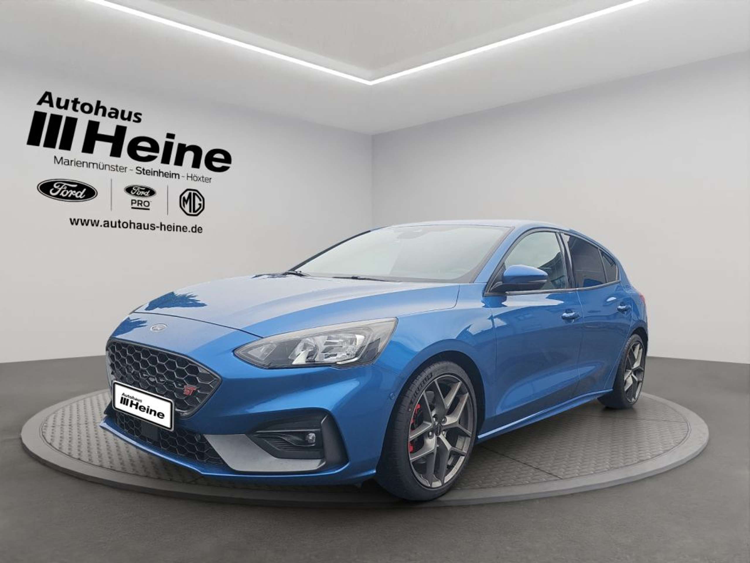 Fahrzeugabbildung Ford Focus 2.3  ST PERF.-PAKET+iACC+TWA+B&O+RFK+ - mit KI generiert/bearbeitet