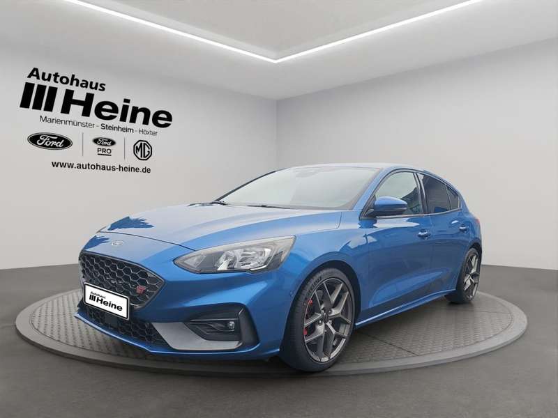 Ford Focus 2.3  ST PERF.-PAKET+iACC+TWA+B&O+RFK+ - mit KI generiert/bearbeitet