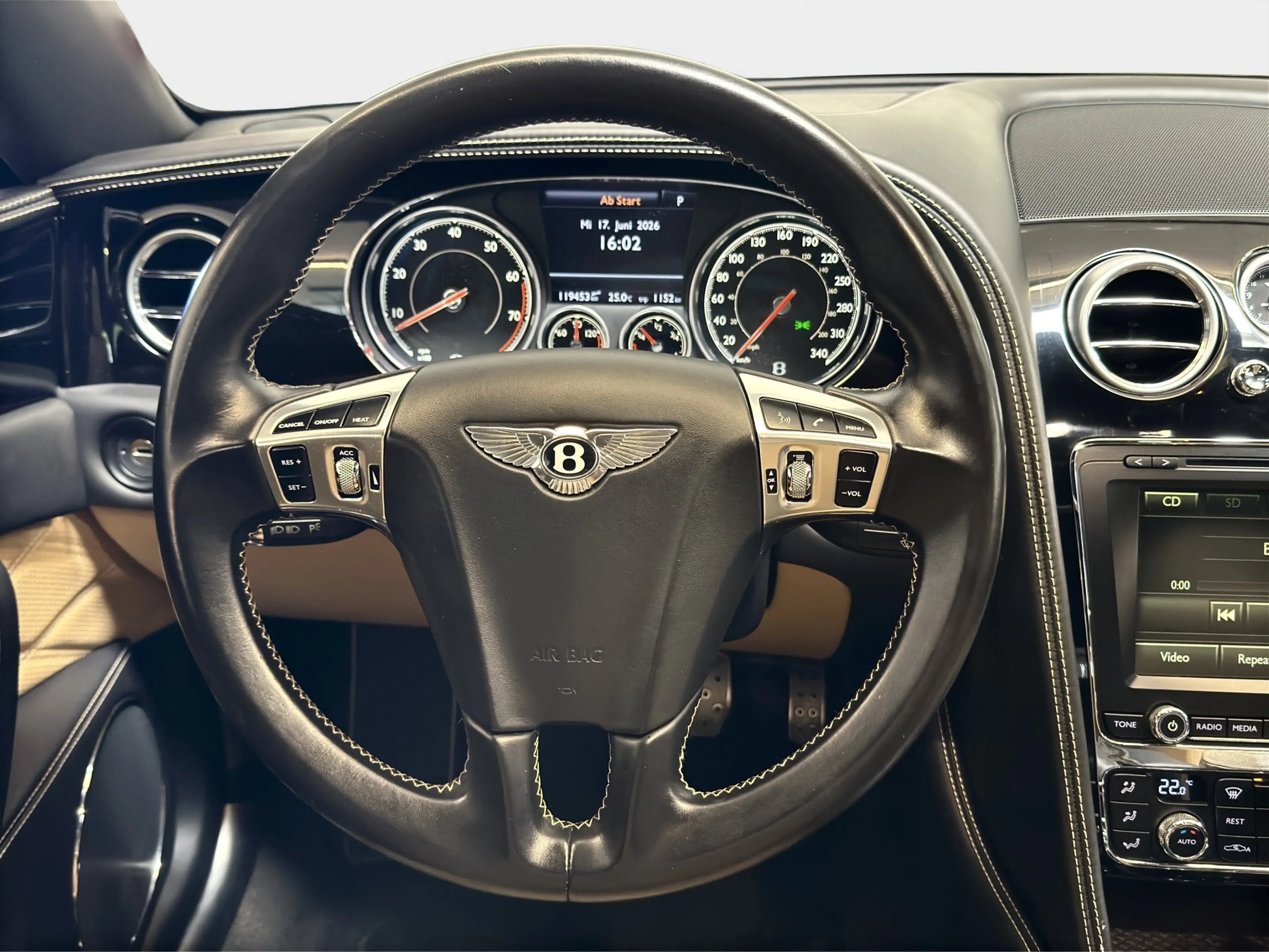 Bentley Continental V8*LED*SOFT*21ZOLL*R-KAM* — photo 14