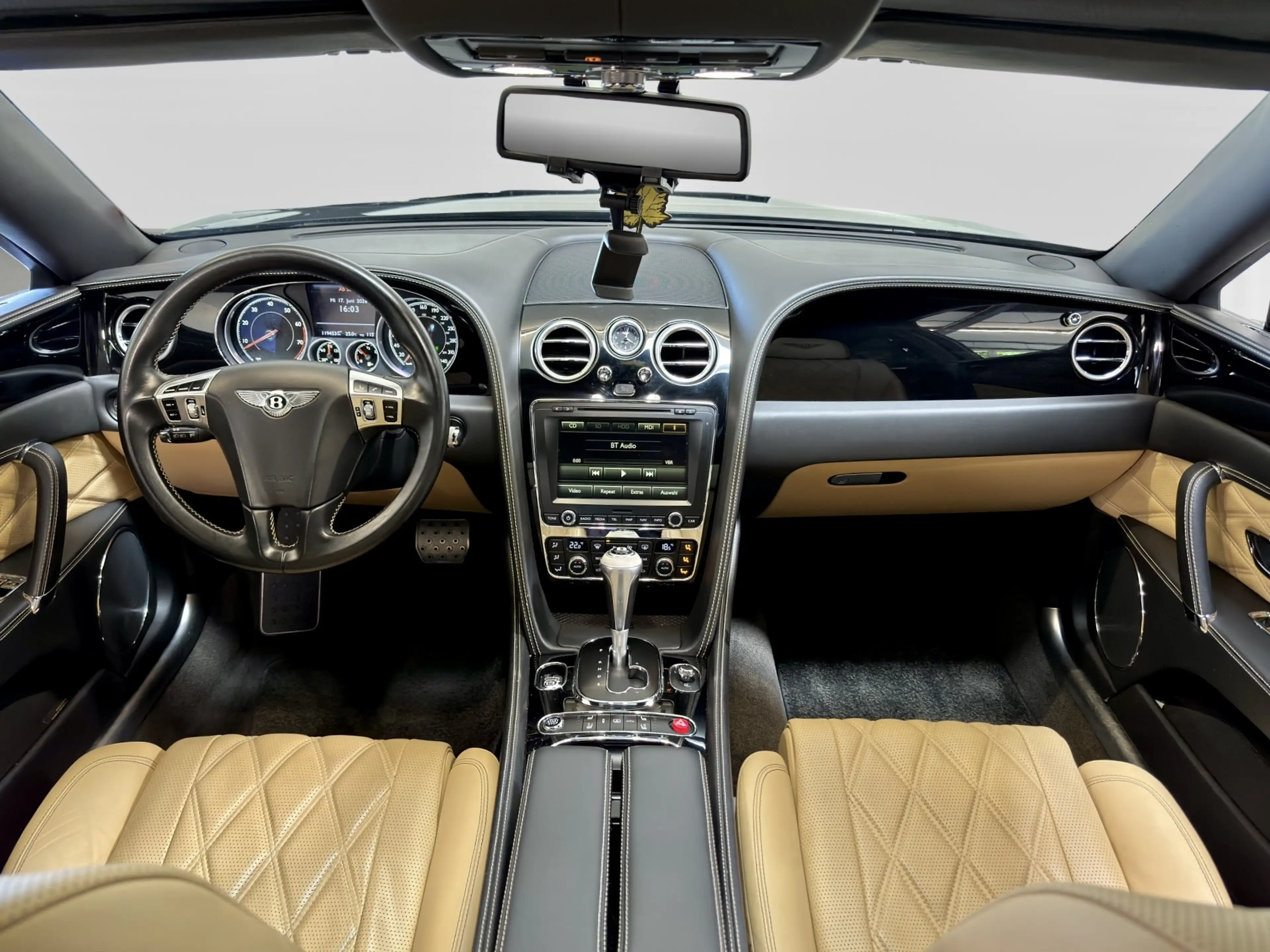 Bentley Continental V8*LED*SOFT*21ZOLL*R-KAM* — photo 15