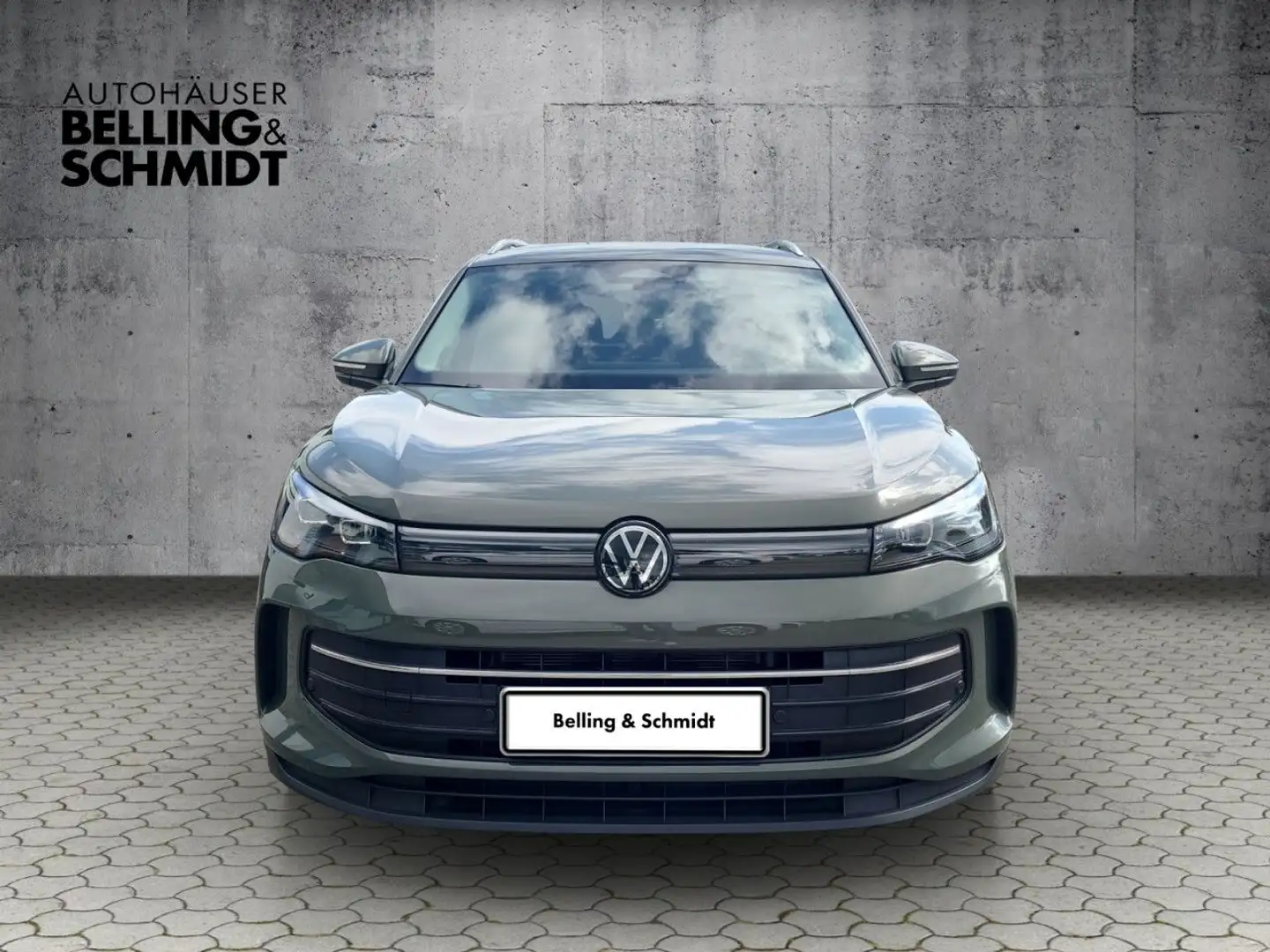 Volkswagen Tiguan 2.0TDI Aut. Life AHK Navi Climatronic LED Grün - 2