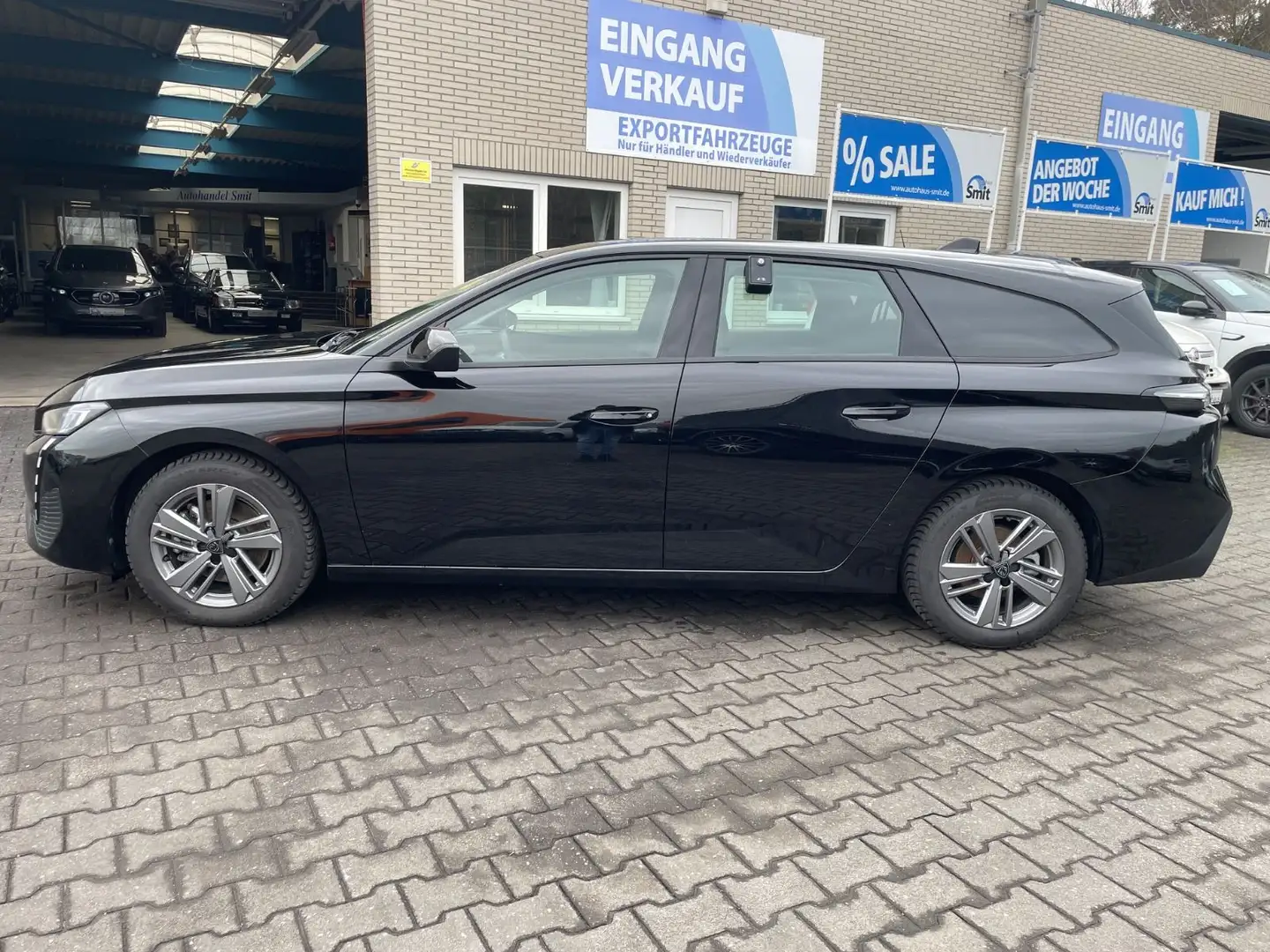 Peugeot 308 SW Hybrid 136 Active Pack / AHK/ SHZ/ LED Schwarz - 2