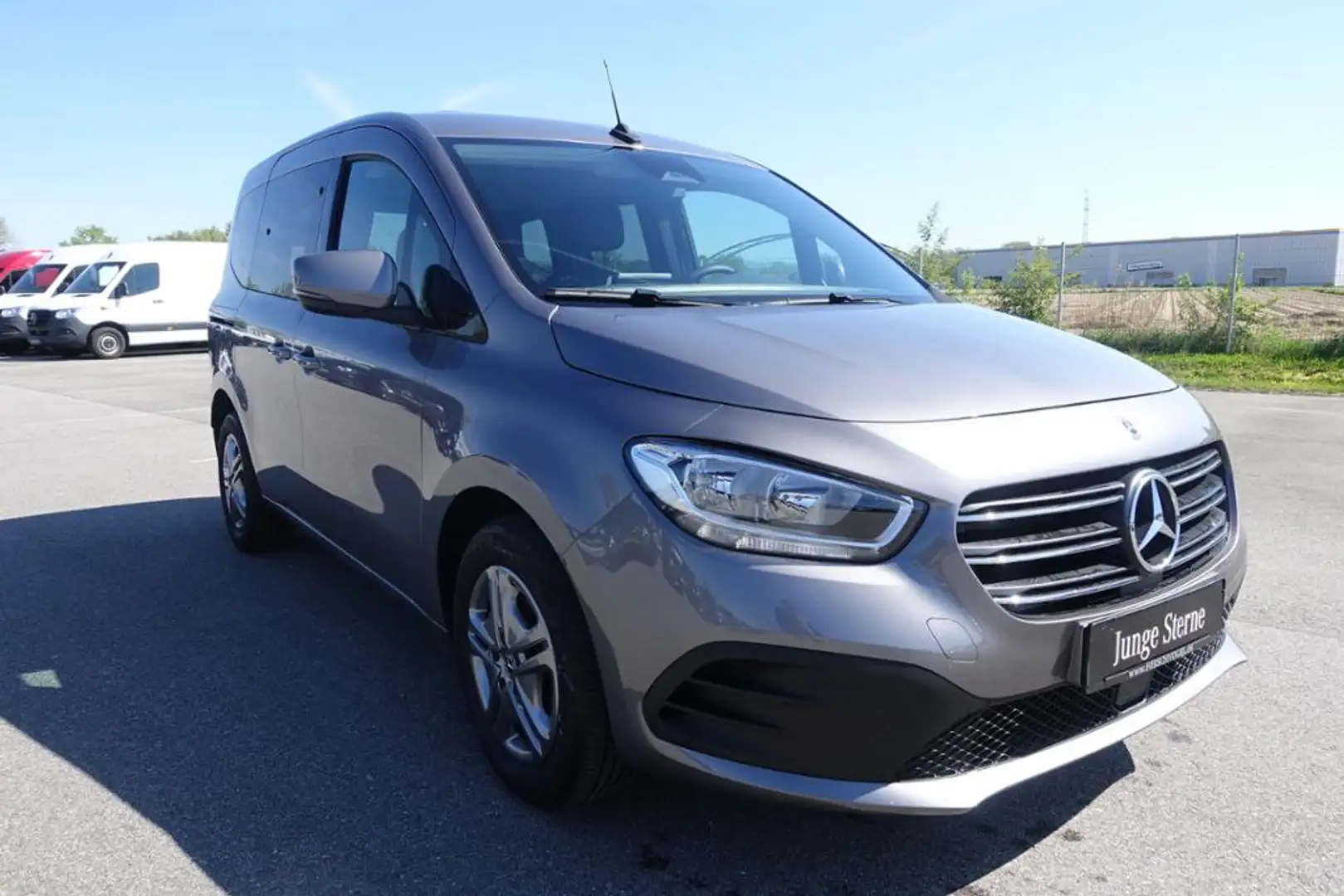 Mercedes-Benz T-Class T 180 d STYLE MBUX Grijs - 2