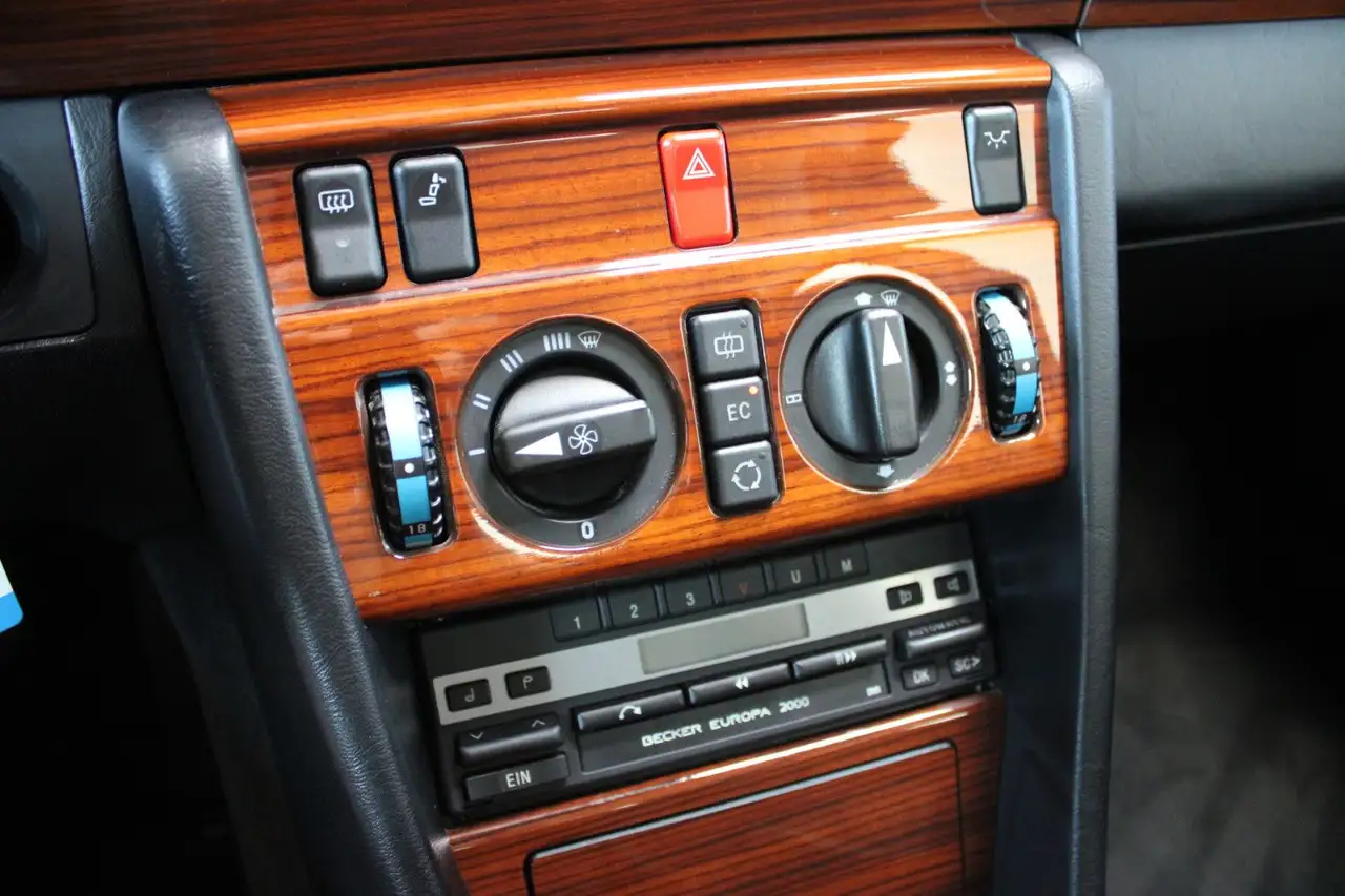 Mercedes-Benz 200 E LIM. AUTOMATIK 1.HAND *PATINA* 53627KM!, foto 7