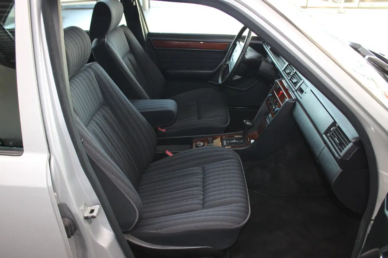 Mercedes-Benz 200 E LIM. AUTOMATIK 1.HAND *PATINA* 53627KM!, foto 12
