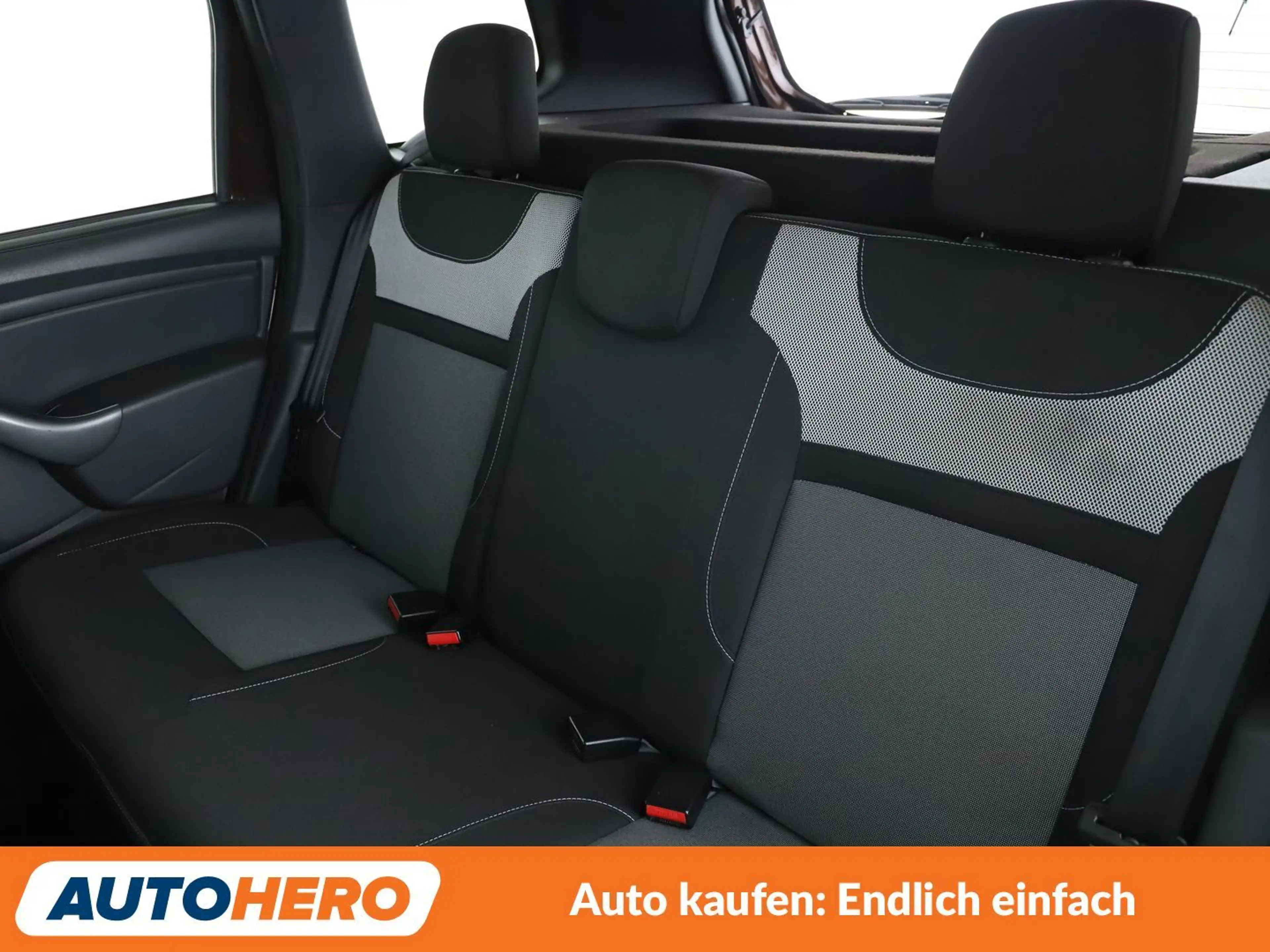 Dacia Duster 1.2 TCe Black Shadow 4x4*NAVI*CAM*PDC*KLIMA* — photo 14