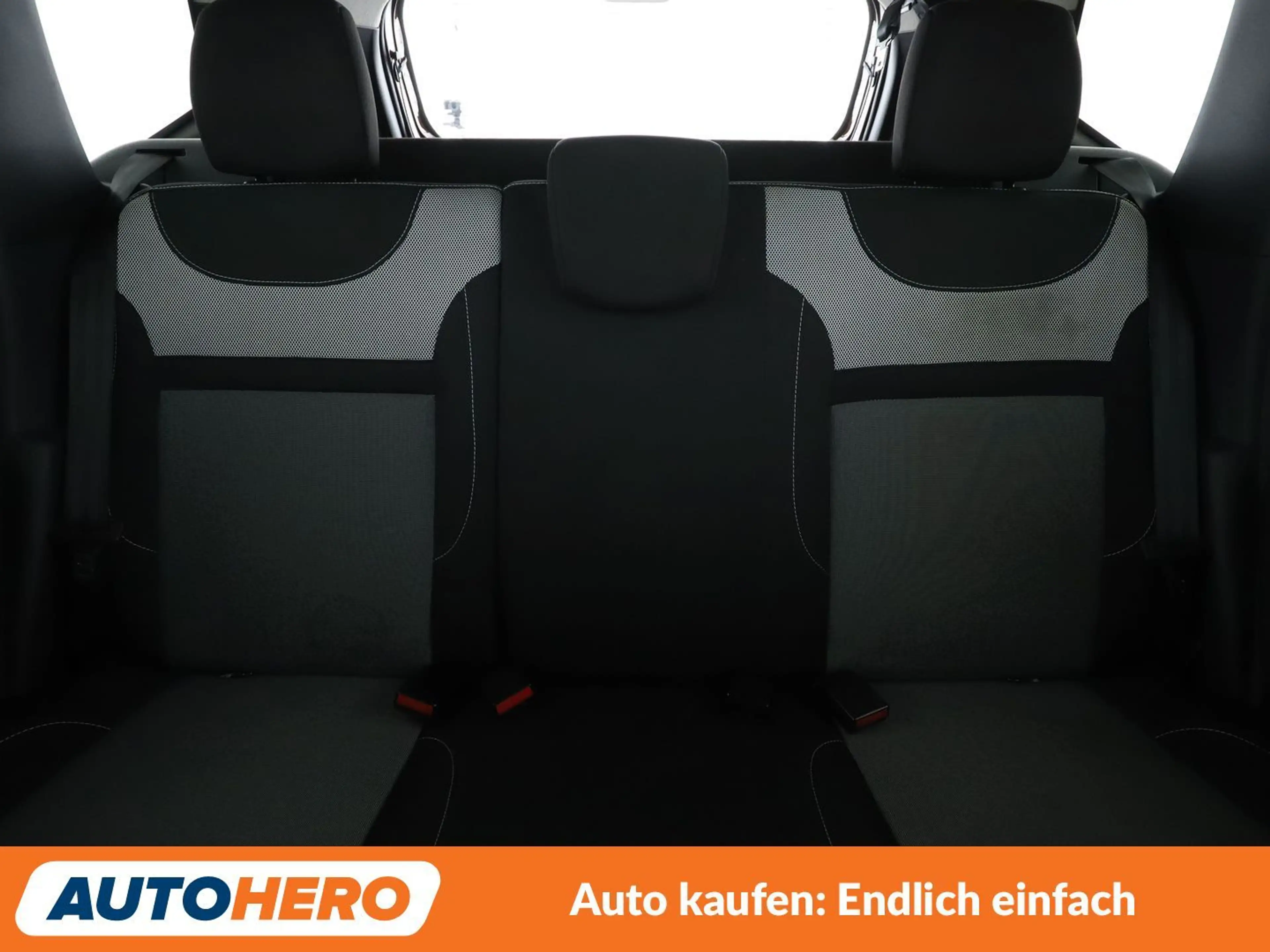 Dacia Duster 1.2 TCe Black Shadow 4x4*NAVI*CAM*PDC*KLIMA* — photo 15