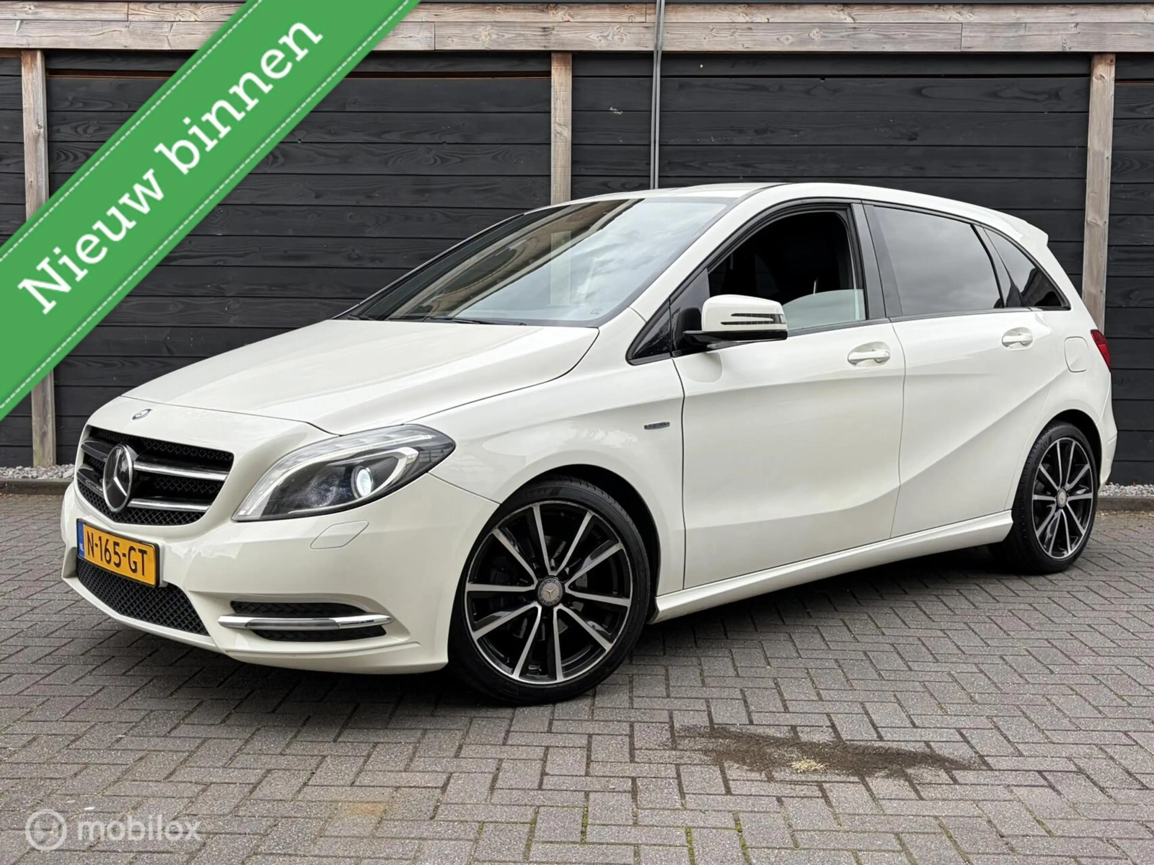 Mercedes-Benz B 180 Ambition FM nav / Leder / Xenon
