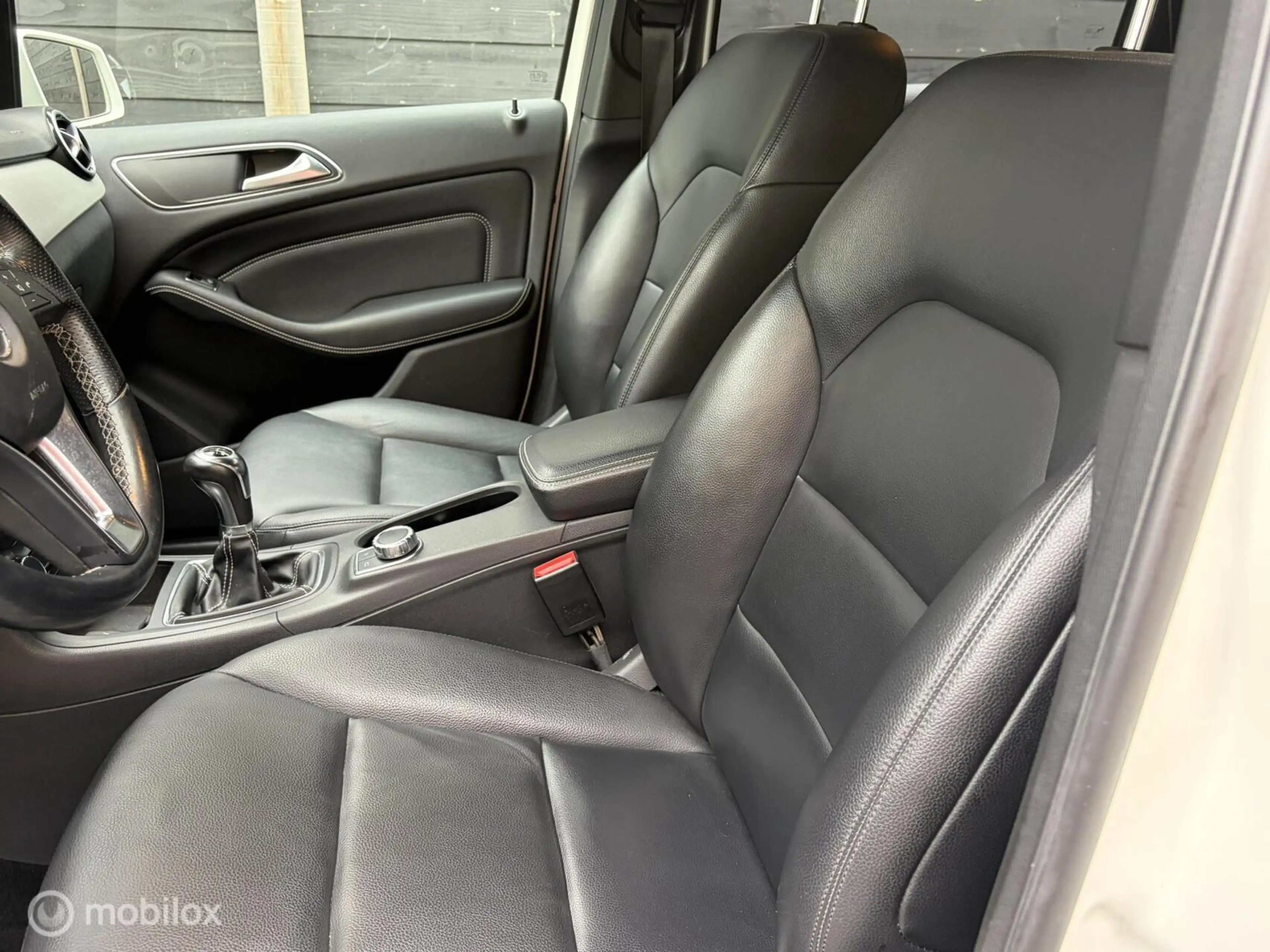 Mercedes-Benz B 180 Ambition FM nav / Leder / Xenon — photo 13
