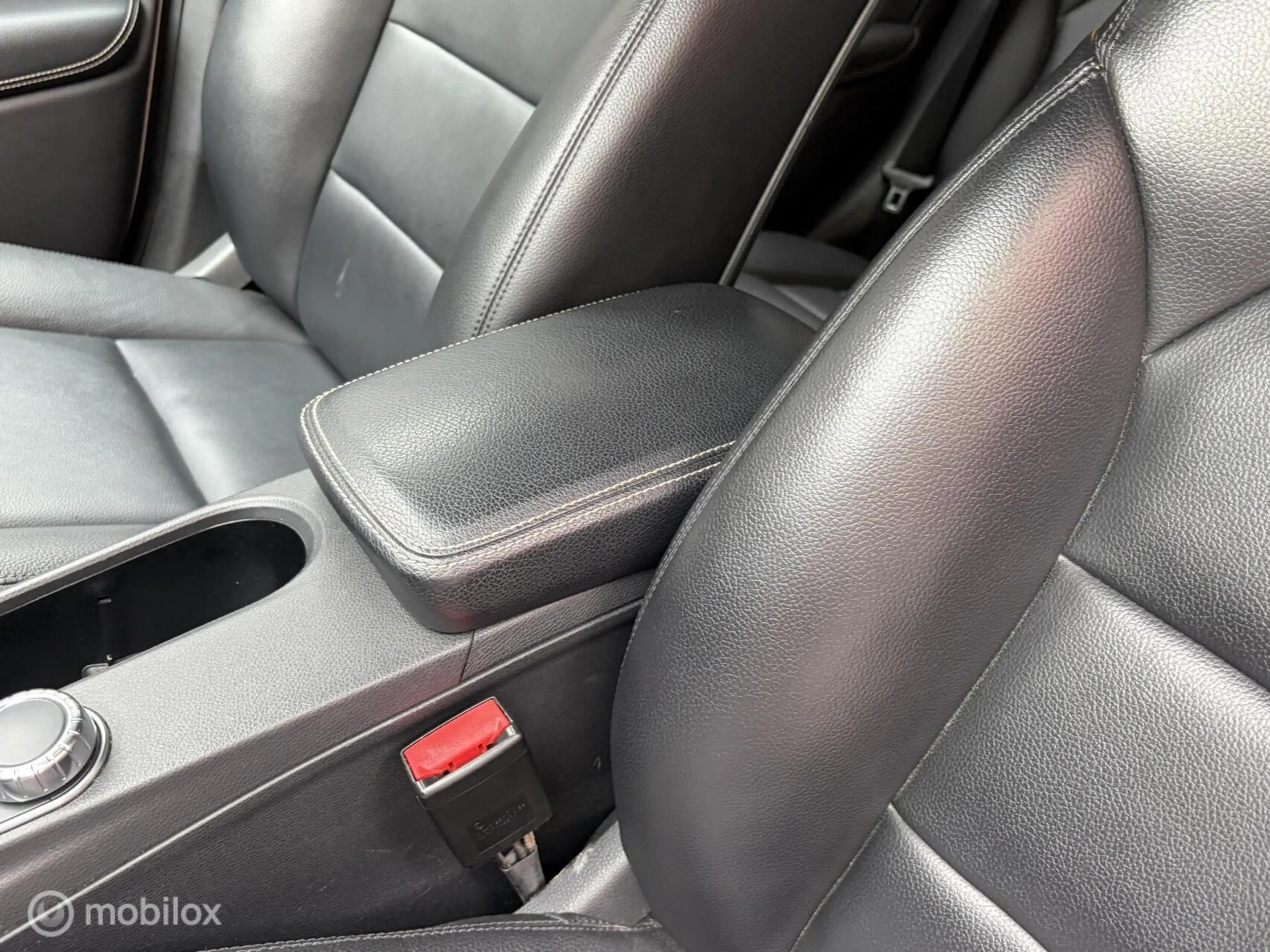 Mercedes-Benz B 180 Ambition FM nav / Leder / Xenon — photo 14