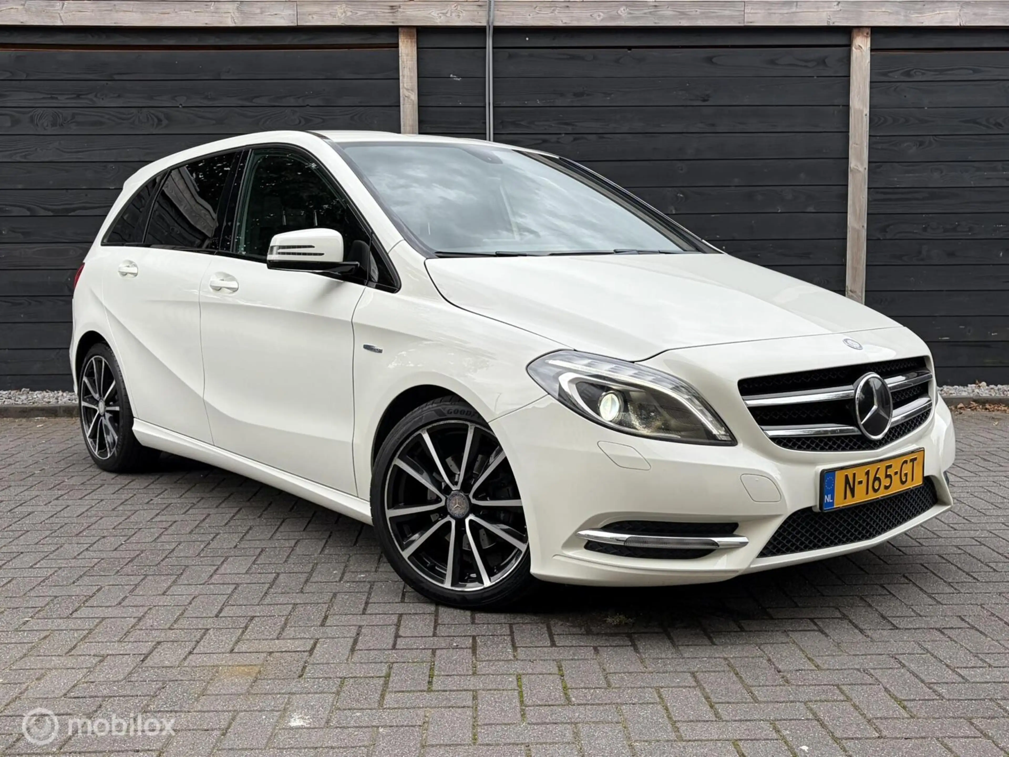 Mercedes-Benz B 180 Ambition FM nav / Leder / Xenon — photo 3