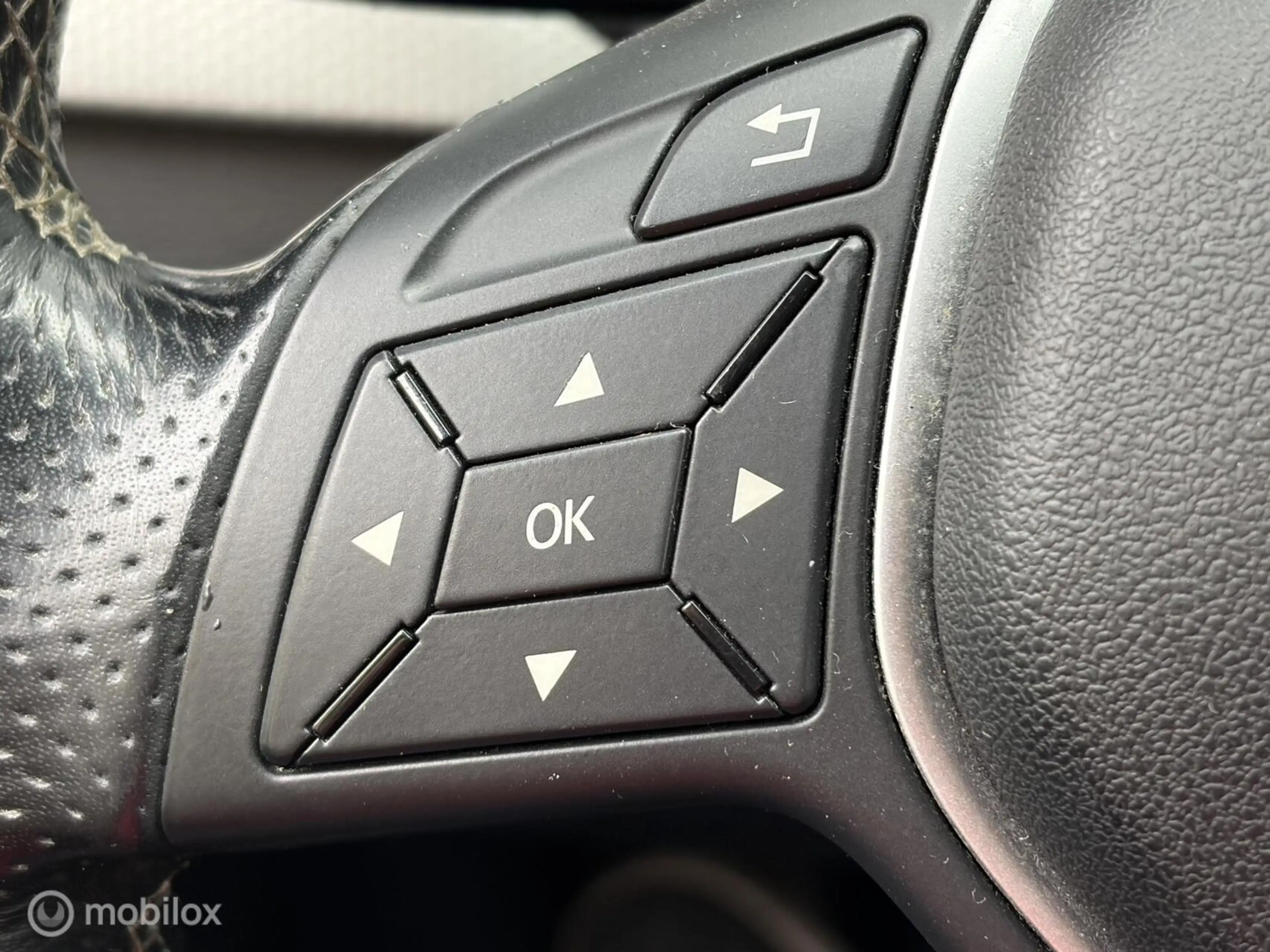 Mercedes-Benz B 180 Ambition FM nav / Leder / Xenon — photo 17