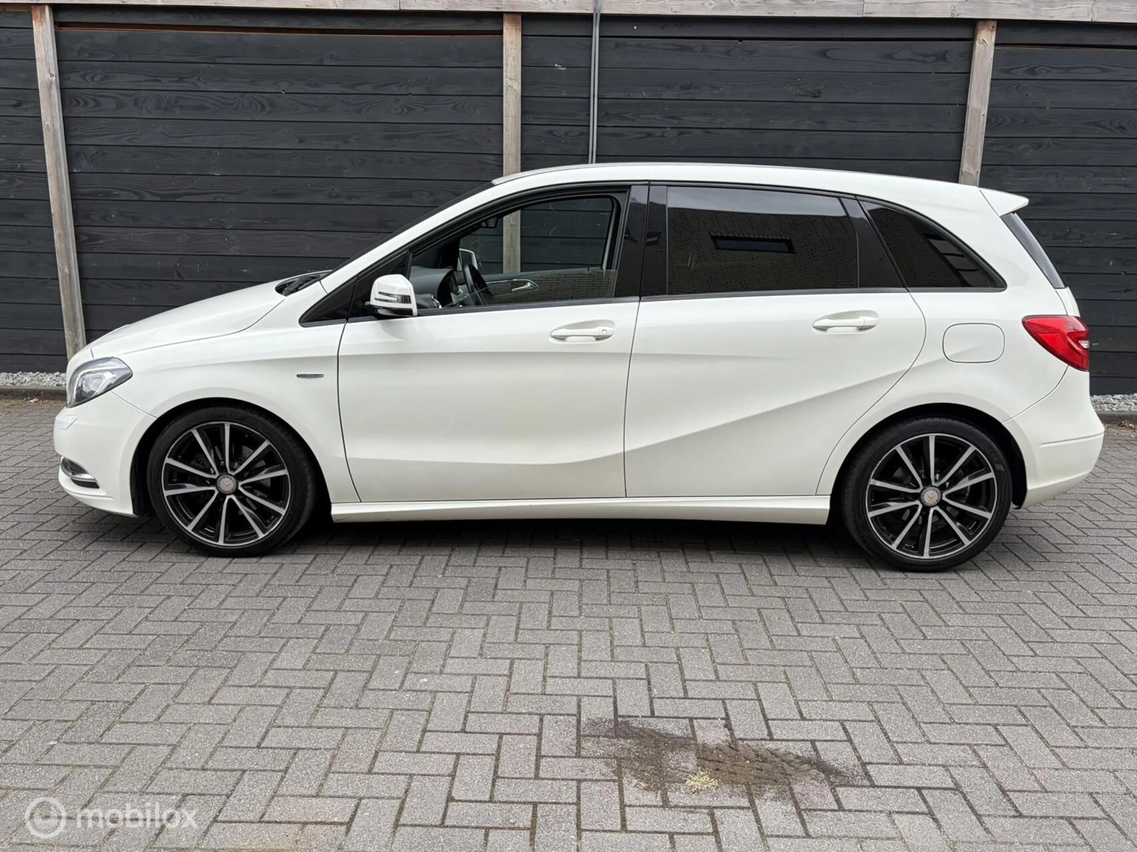 Mercedes-Benz B 180 Ambition FM nav / Leder / Xenon — photo 5
