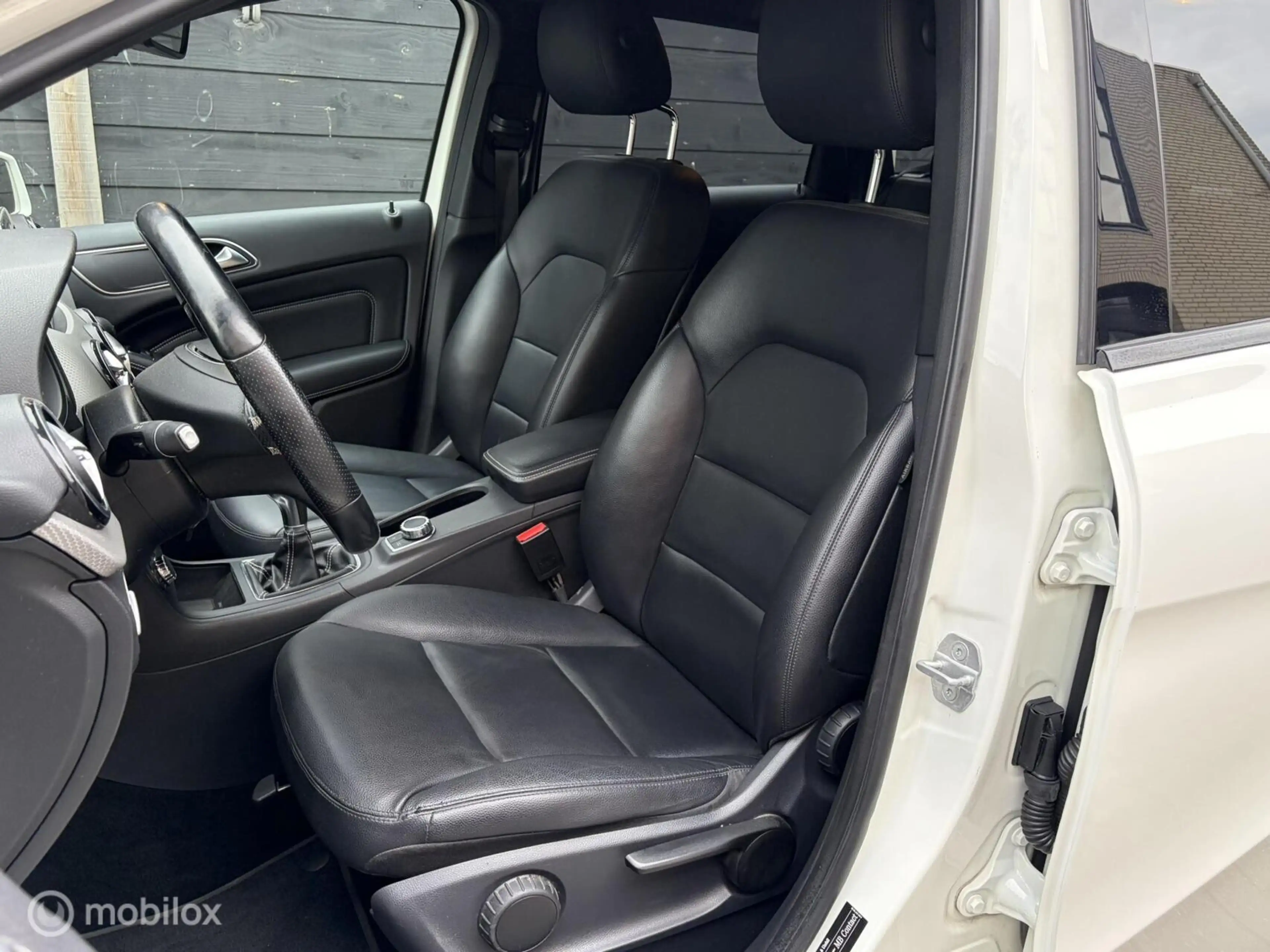 Mercedes-Benz B 180 Ambition FM nav / Leder / Xenon — photo 11