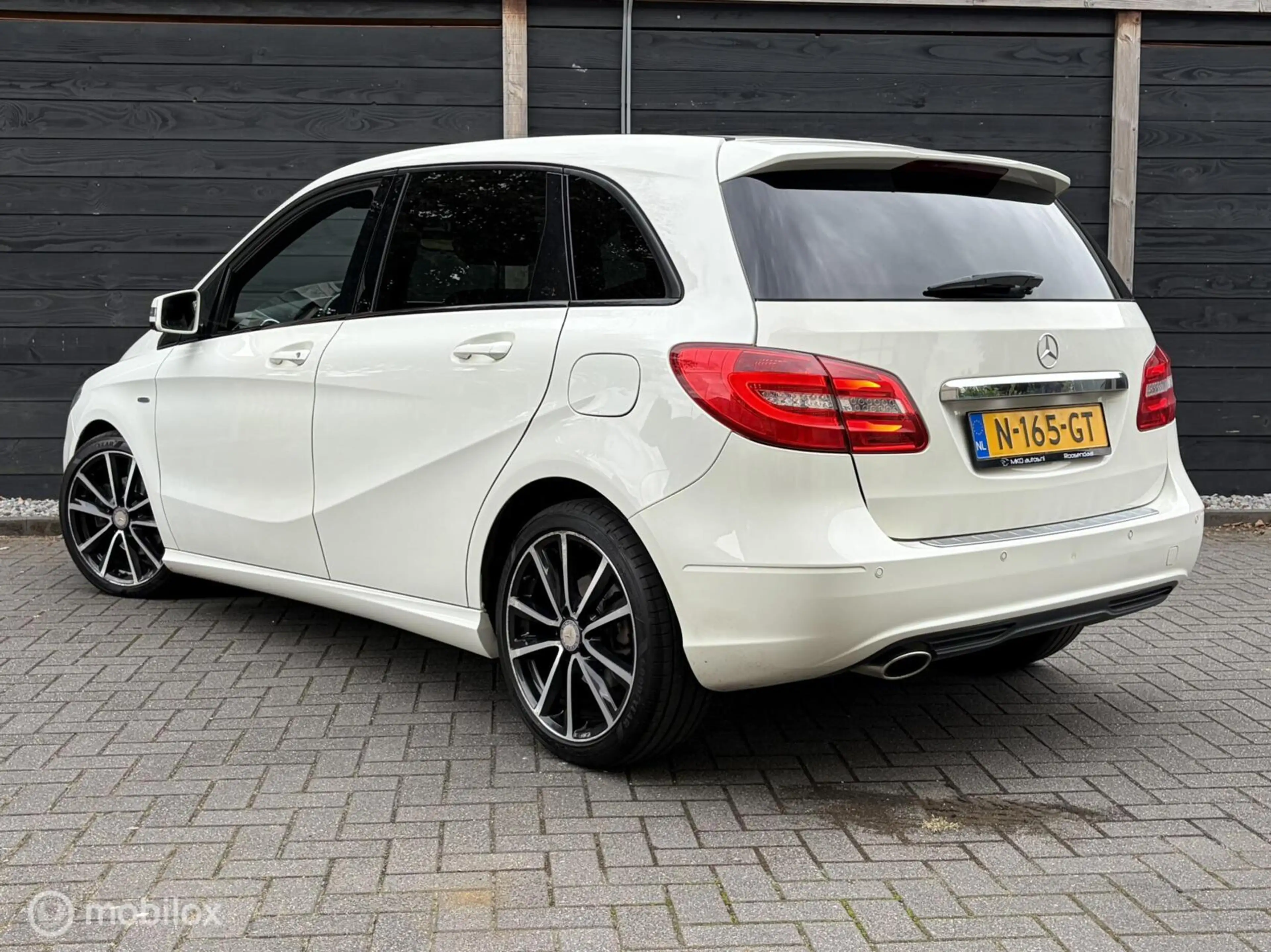 Mercedes-Benz B 180 Ambition FM nav / Leder / Xenon — photo 8