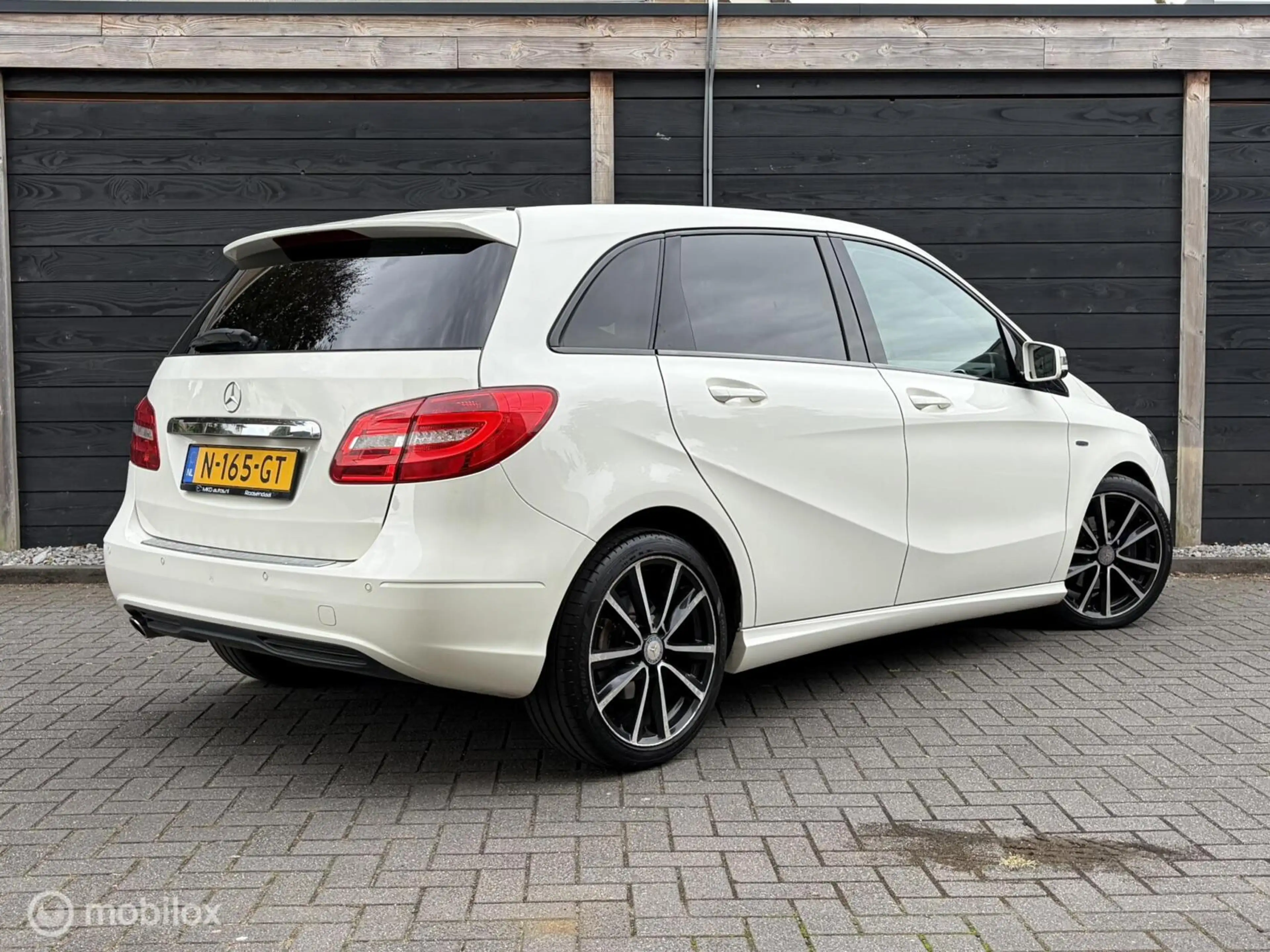 Mercedes-Benz B 180 Ambition FM nav / Leder / Xenon — photo 6