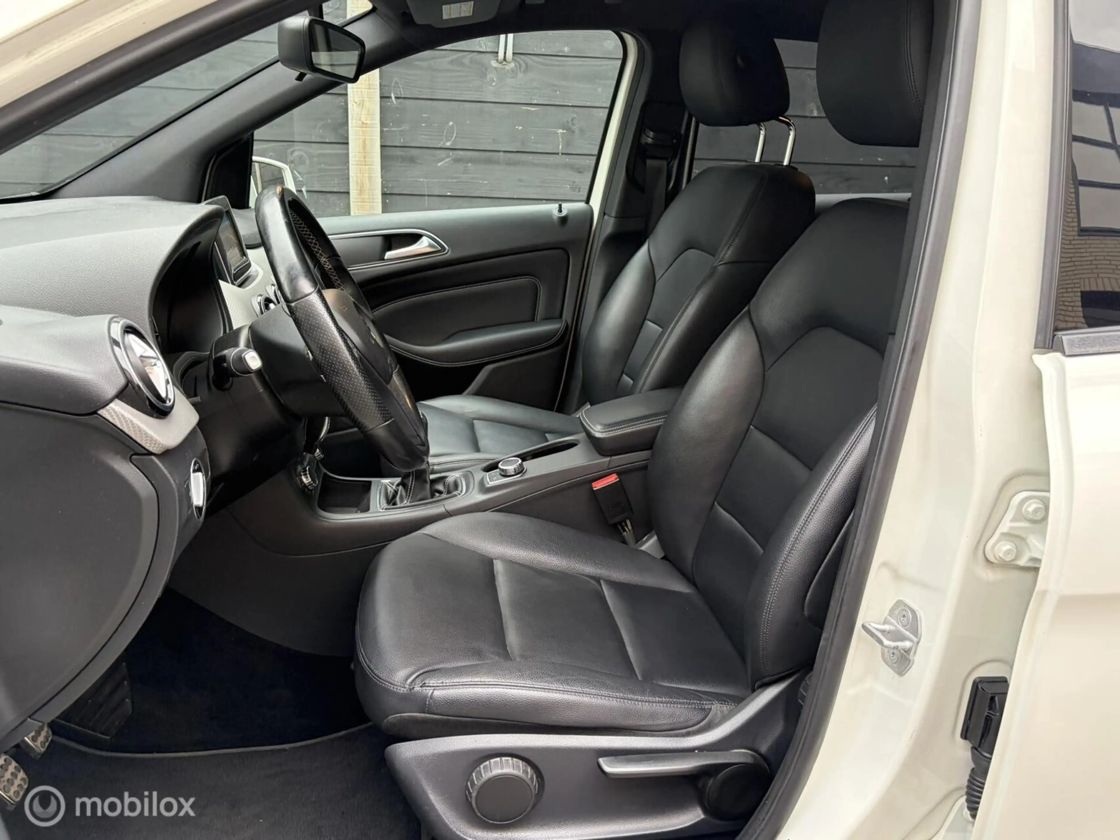 Mercedes-Benz B 180 Ambition FM nav / Leder / Xenon — photo 12