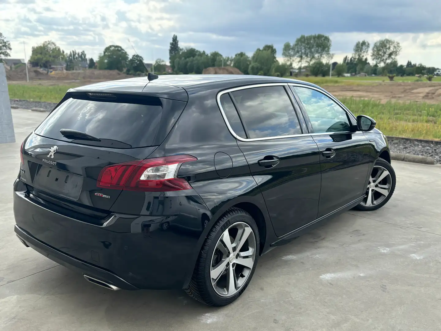Peugeot 308 1.2 PureTech GT Line STT Чёрный - 2