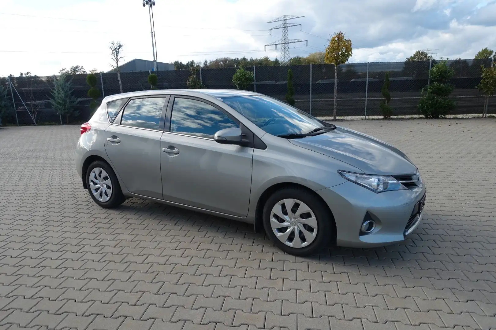 Toyota Auris 1.4 D-4D Life Silber - 2