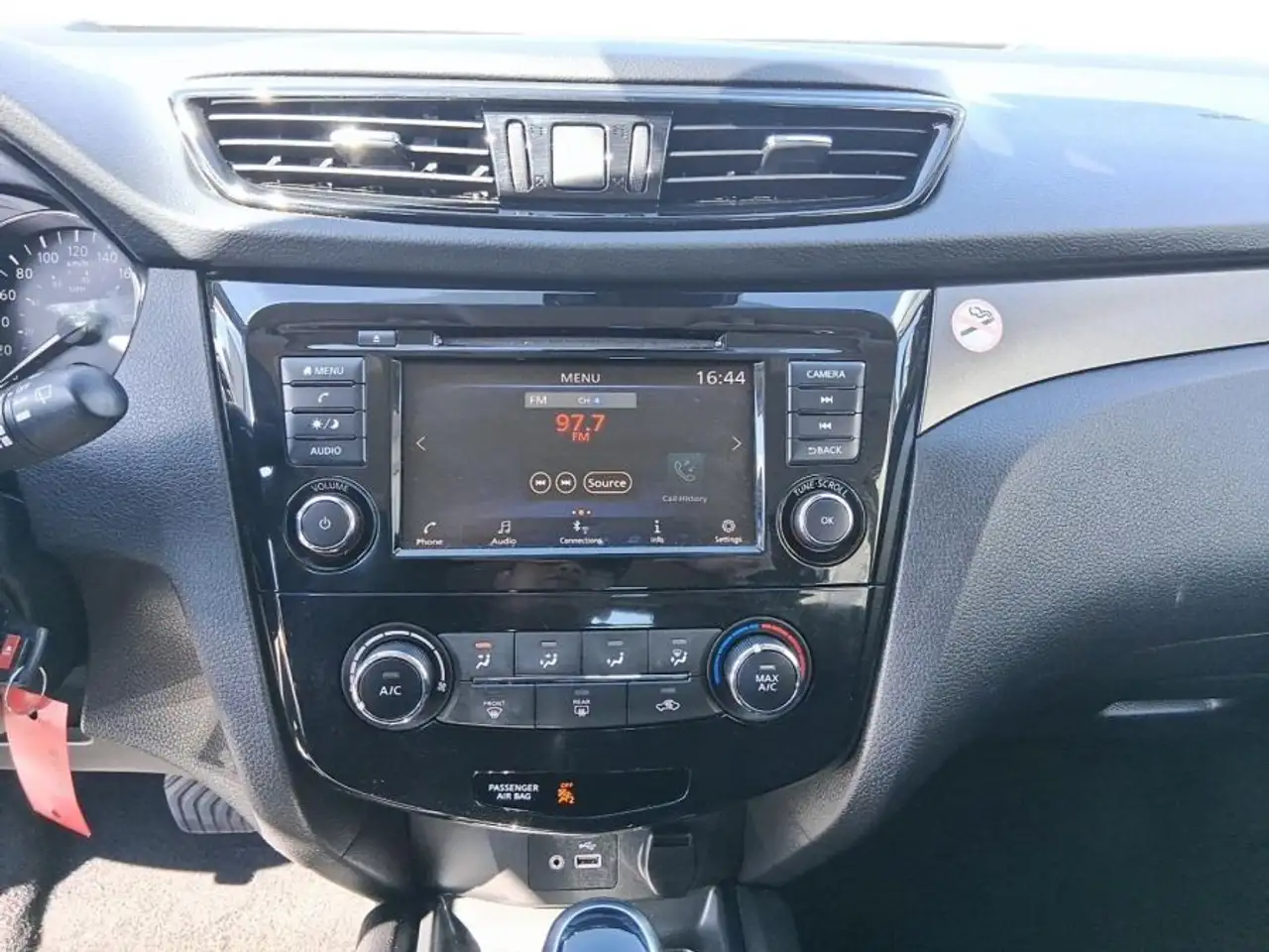 Nissan Qashqai снимка Nissan Qashqai