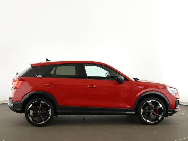 Audi Q2 view 8