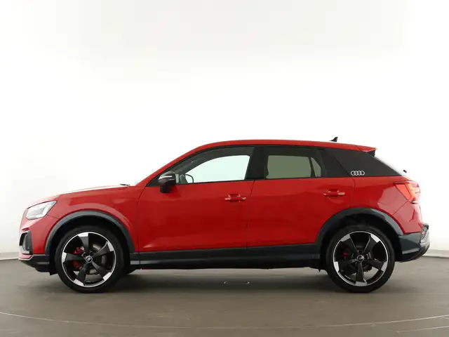 Audi Q2 view 4