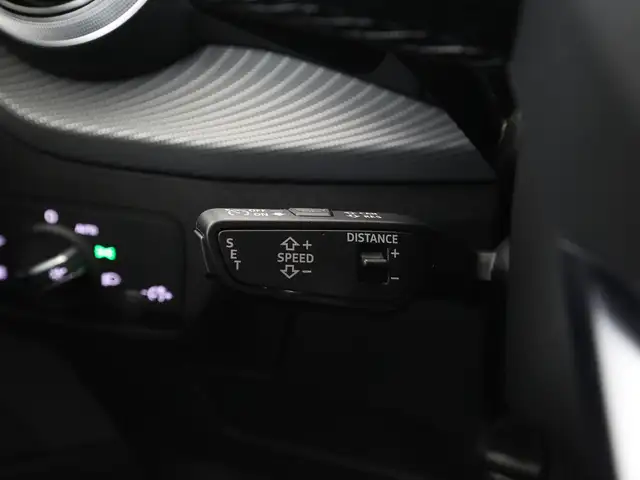 Audi Q2 view 14