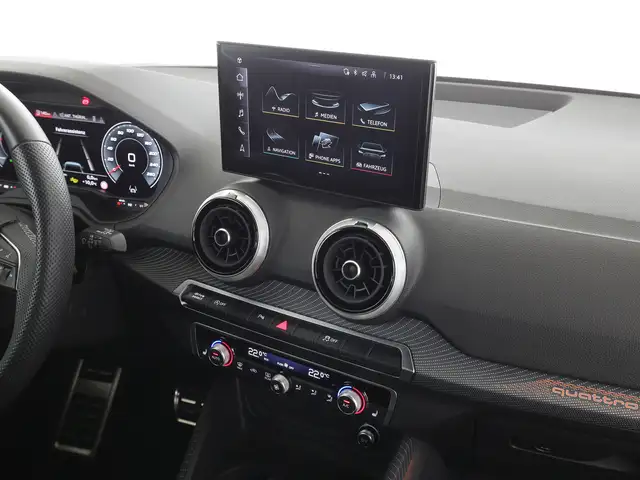 Audi Q2 view 13
