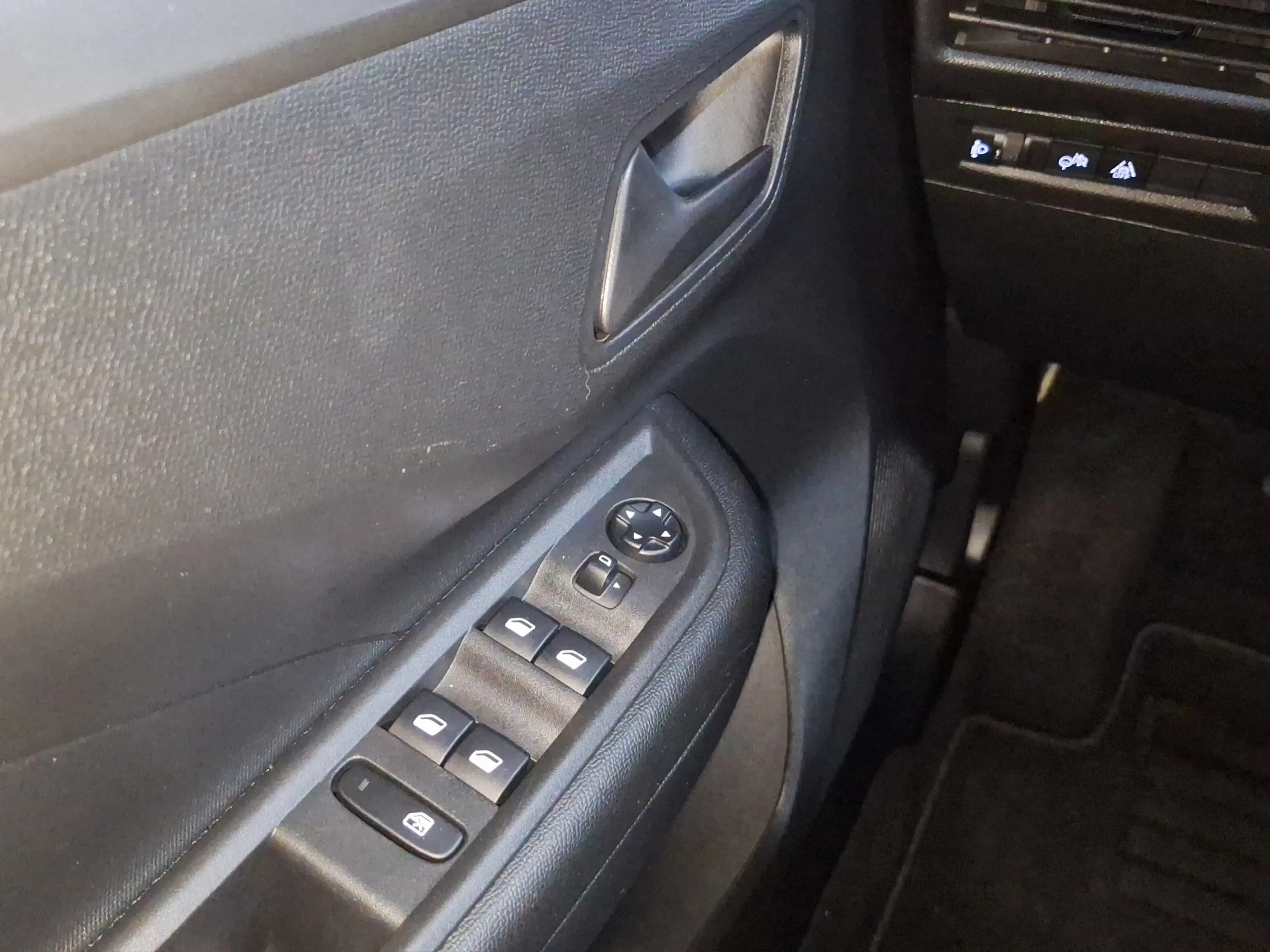 Opel Frontera 1.2 Edition 81 kW LED+Fernlichtass.+PDC — photo 11