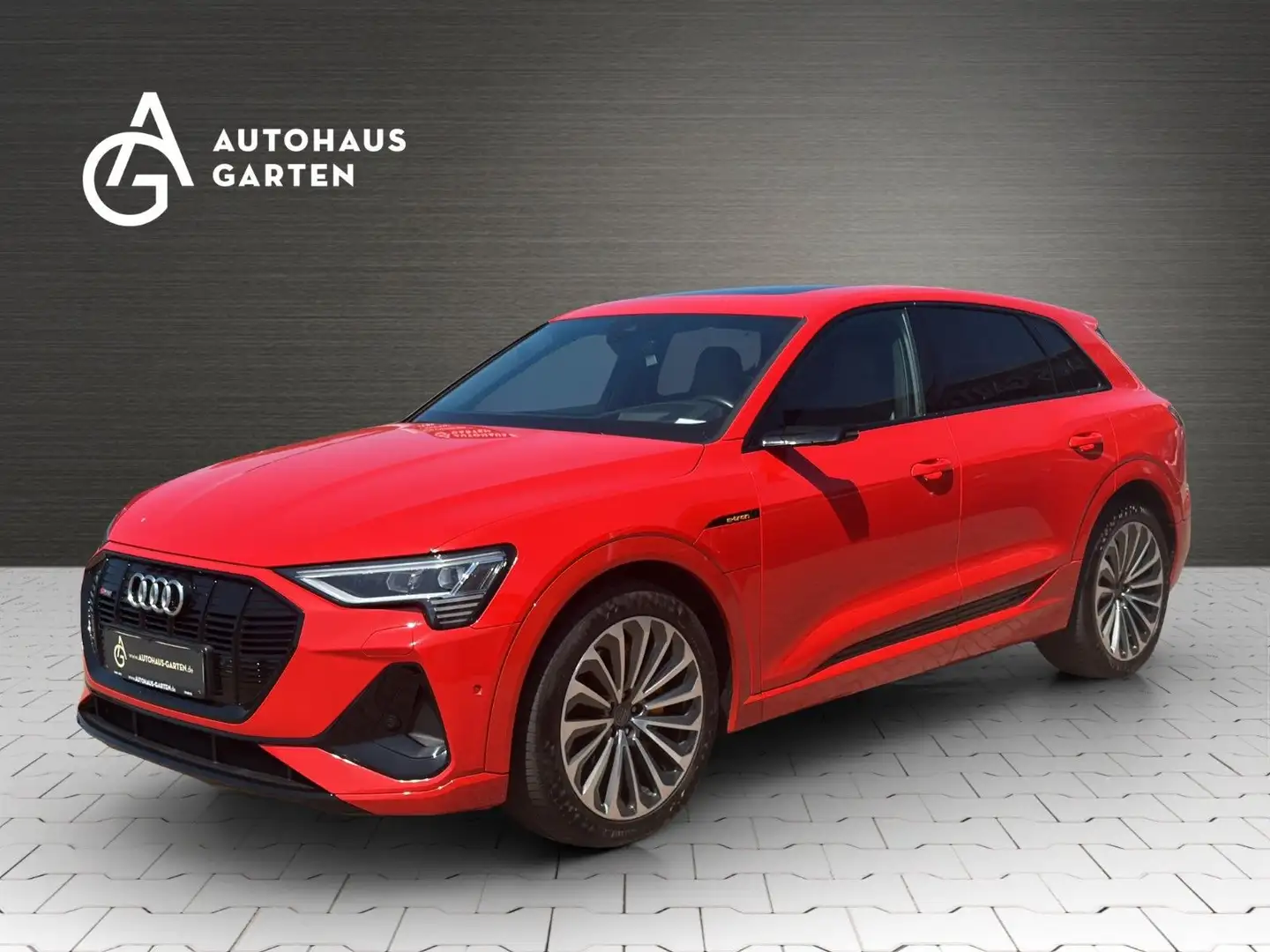 Audi e-tron 55quattro S-Line Leder Pano Matrix Kamera Rood - 1