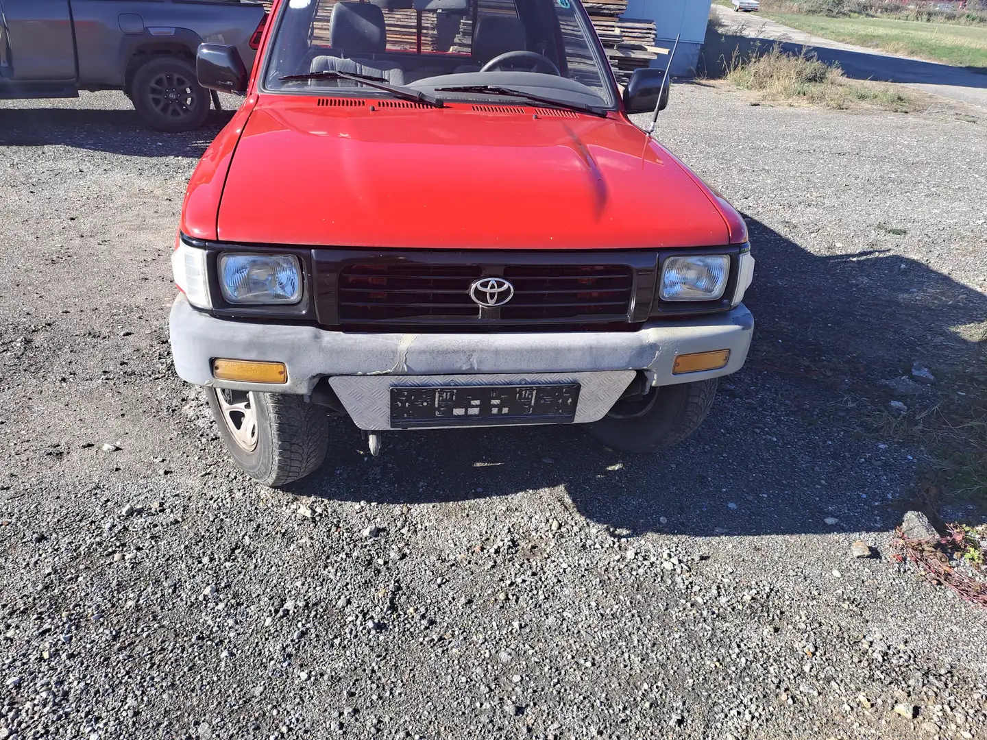 Toyota Hilux 4WD Rot - 2