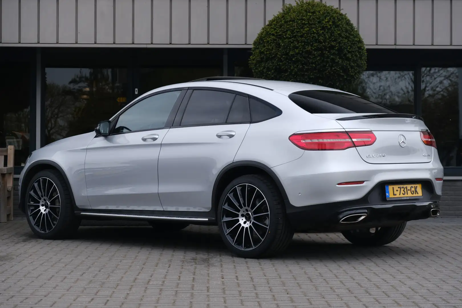 Mercedes-Benz GLC 250 Coupé 4MATIC Prestige Night Pakket Schuifdak Trekh Grijs - 2