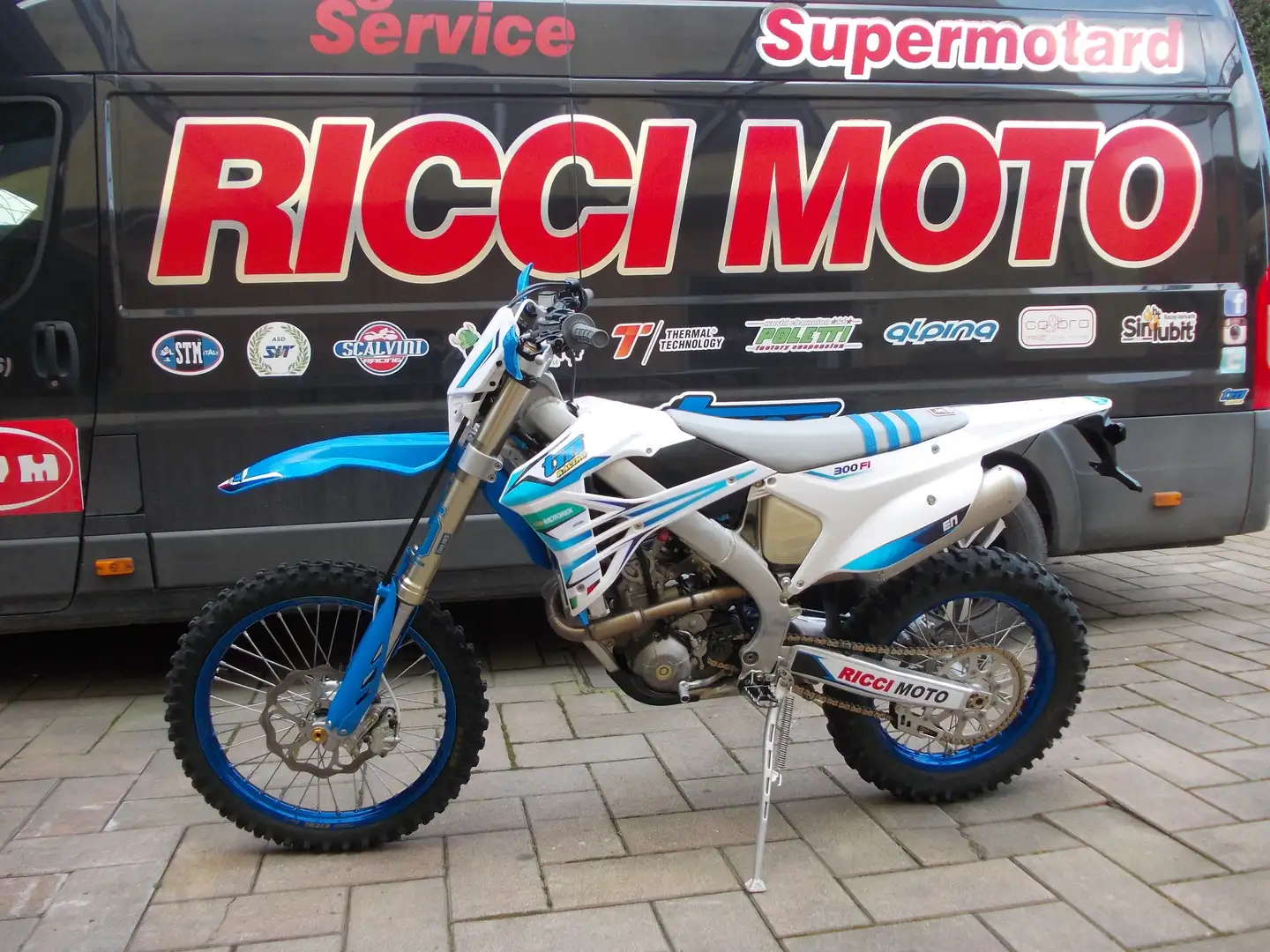 TM EN 300 INIEZIONE 4 T Blanco - 1