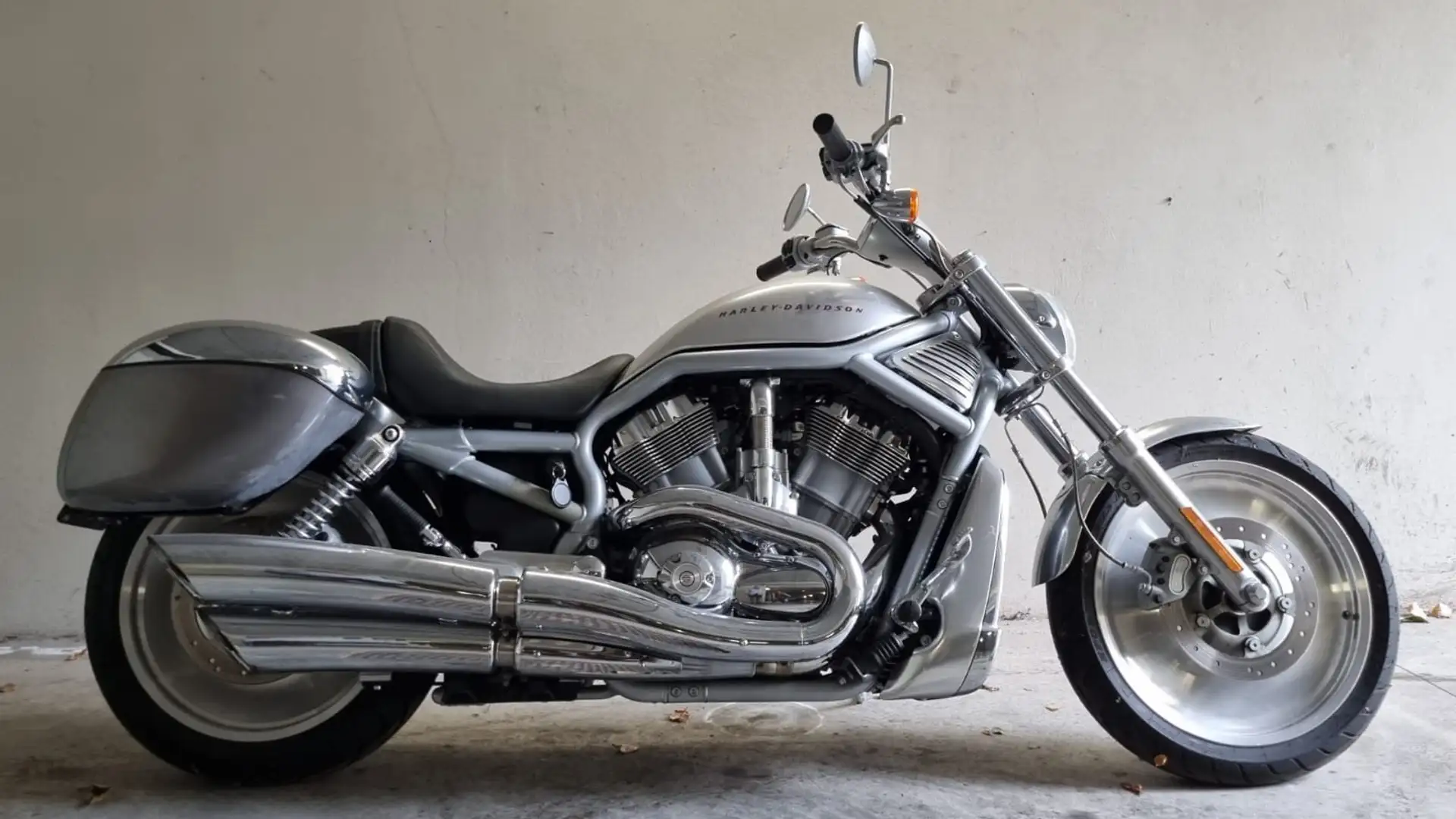 Harley-Davidson V-Rod Gri - 1