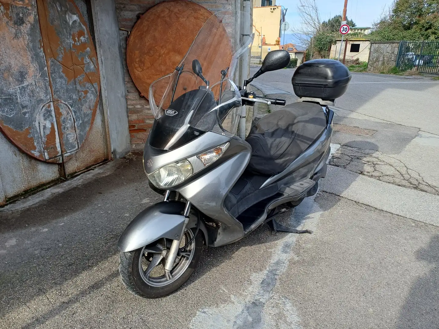 Suzuki Burgman 200 Plateado - 1