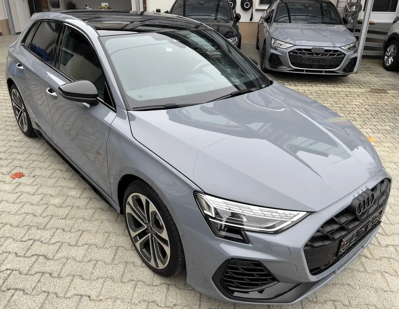 Audi S3 Sportback quattro-Sonderfa Porsche ARKTIKGRAU Grau - 1
