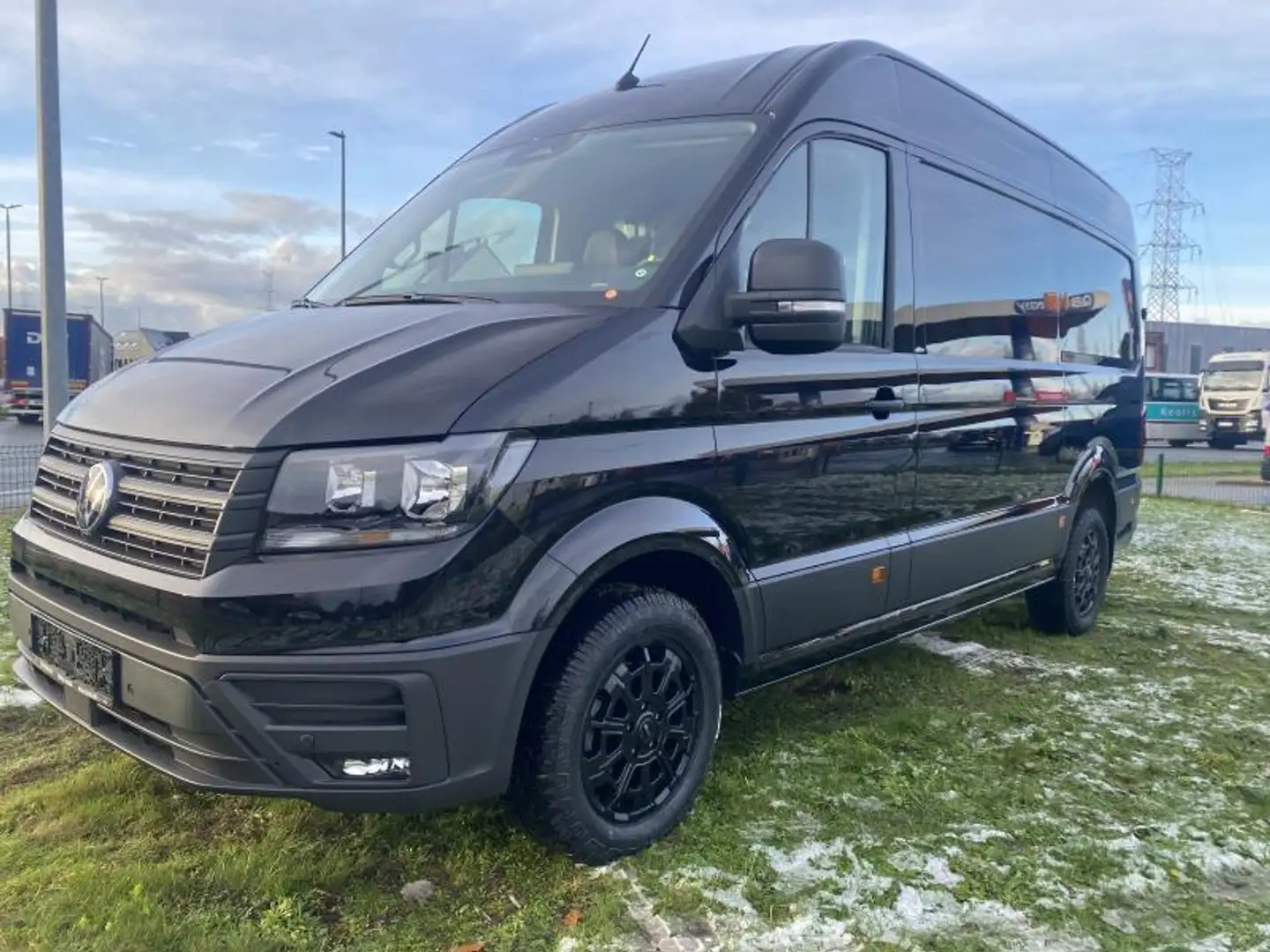Volkswagen Crafter 35 L3H3 177PK ASG Zwart - 1