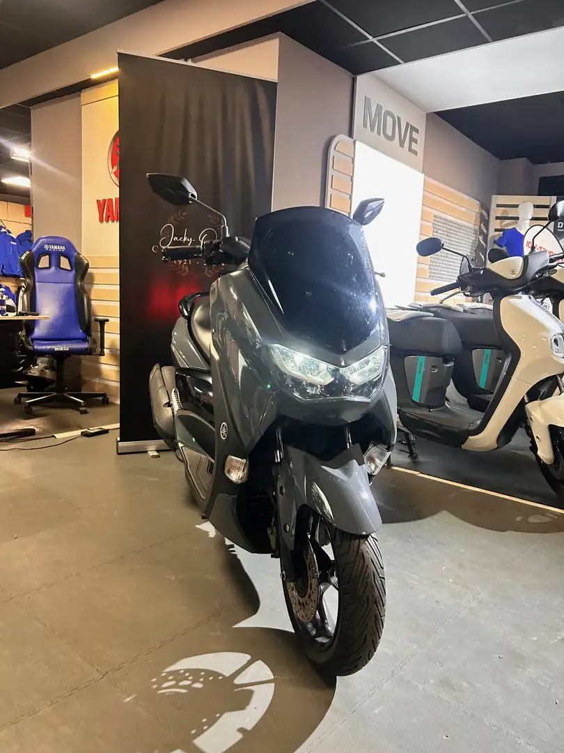 Yamaha NMAX Gris - 1