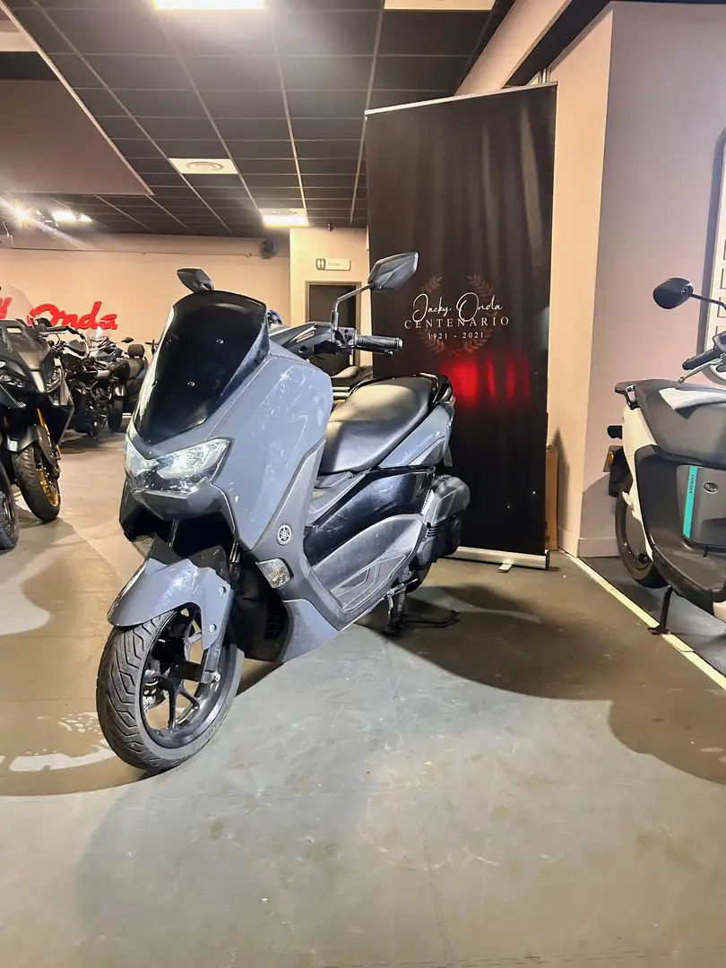 Yamaha NMAX Gris - 2