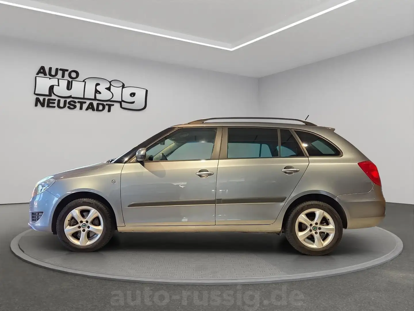 Skoda Fabia Family 1.2 *AHK*KLIMAAUT.*SHZ*PDC* Grau - 2
